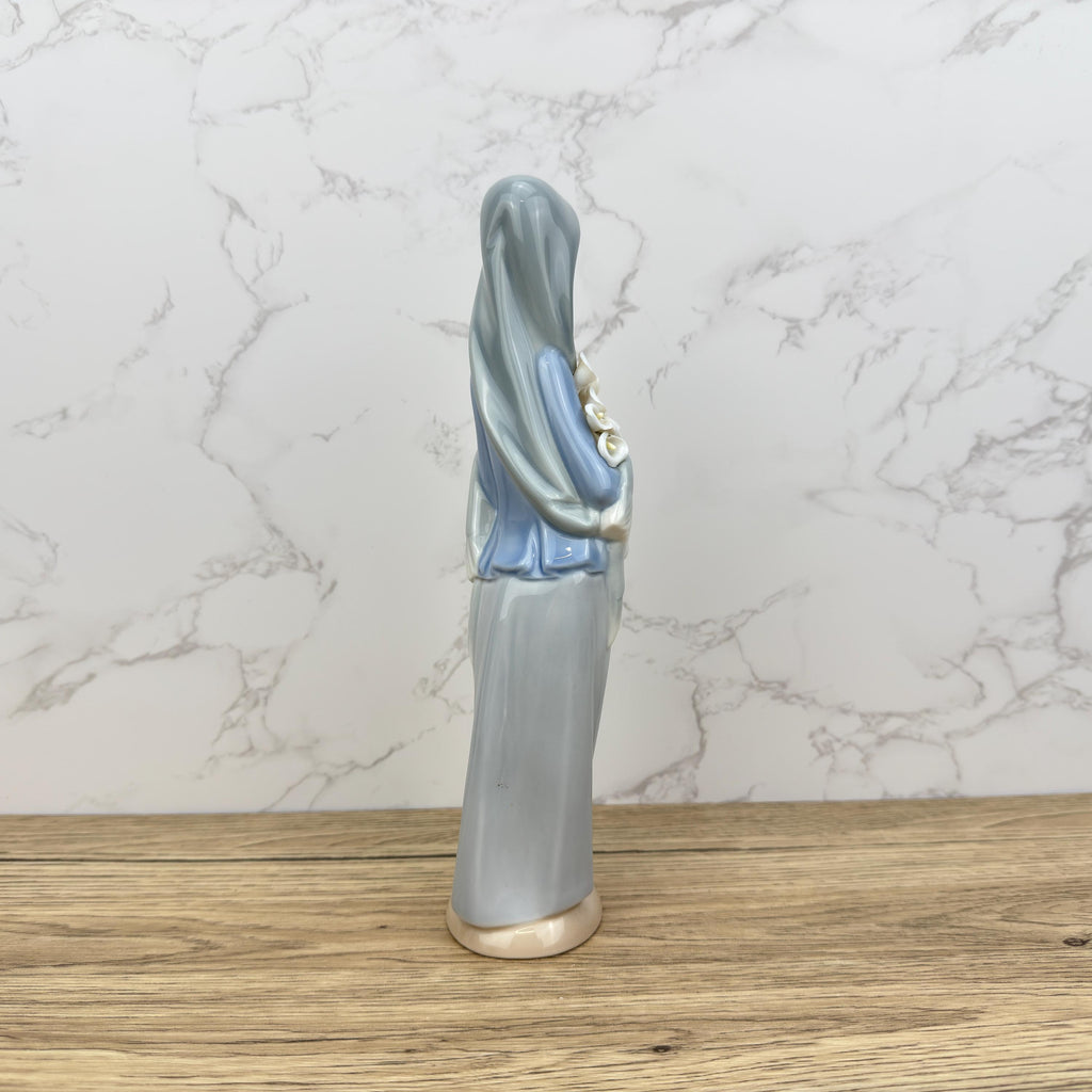 Vintage Lladro Girl With Calla Lilies Porcelain Figurine #4650