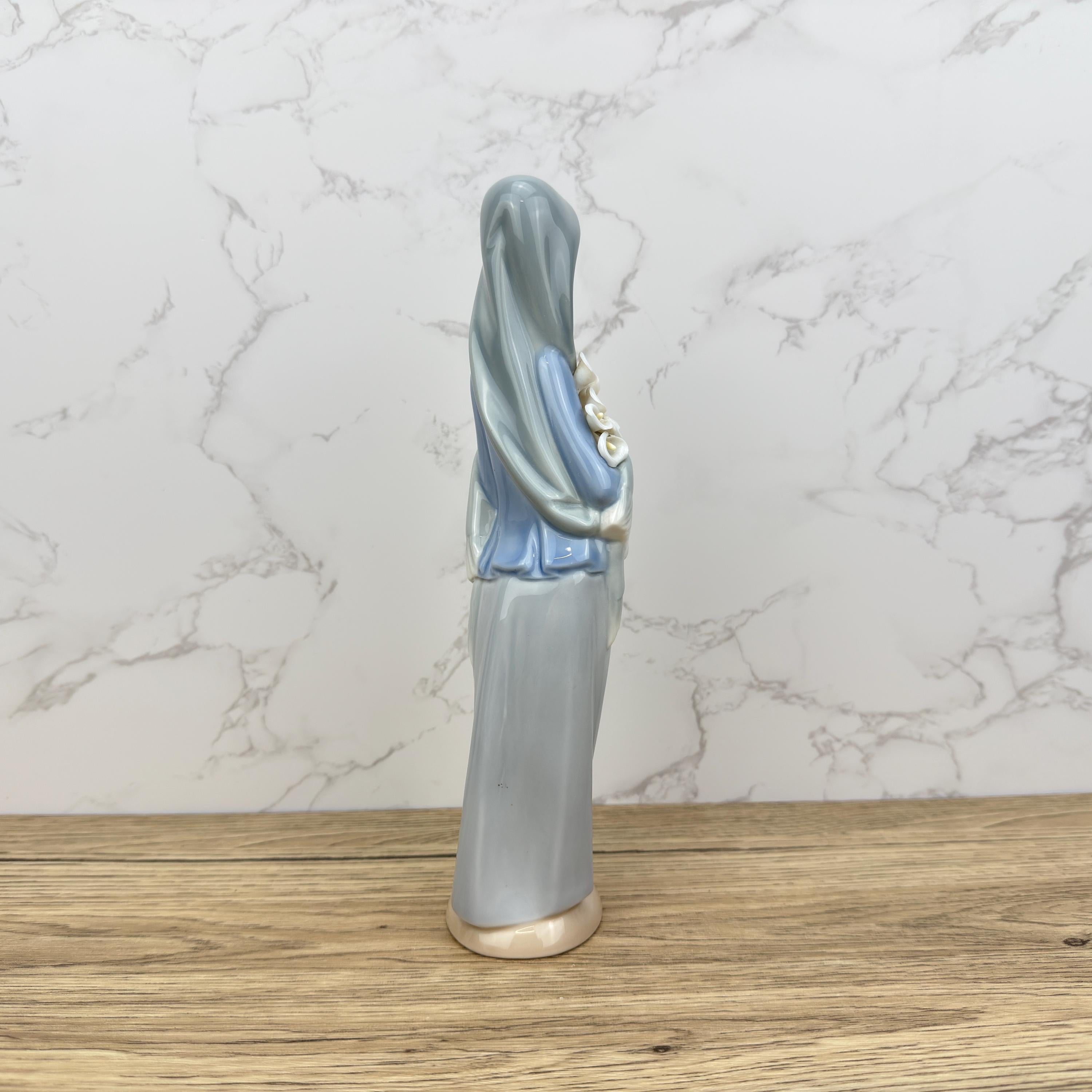 Vintage Lladro Girl With Calla Lilies Porcelain Figurine #4650