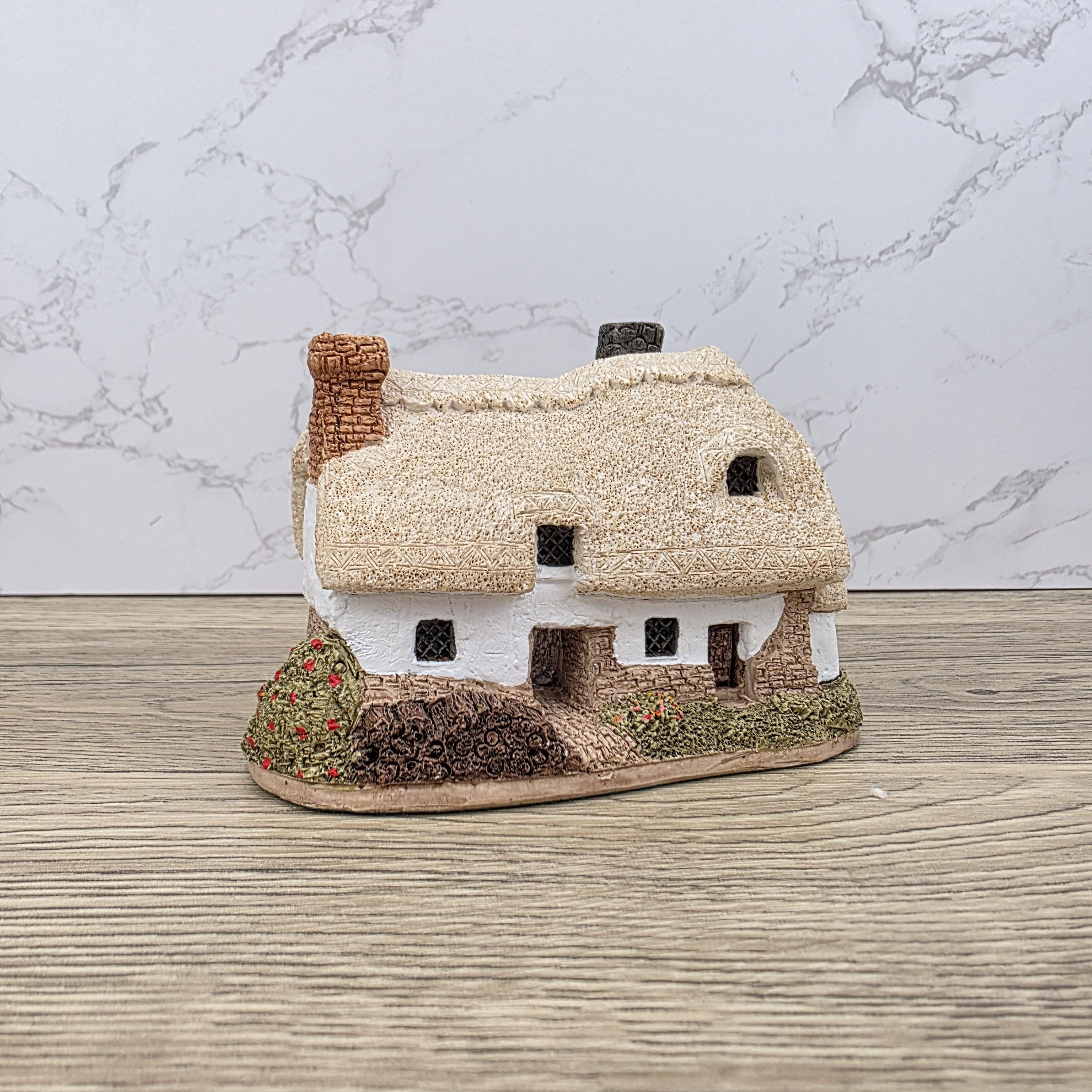 Lilliput Lane Bridge House Miniature | Handcrafted UK Cottagecore Decor