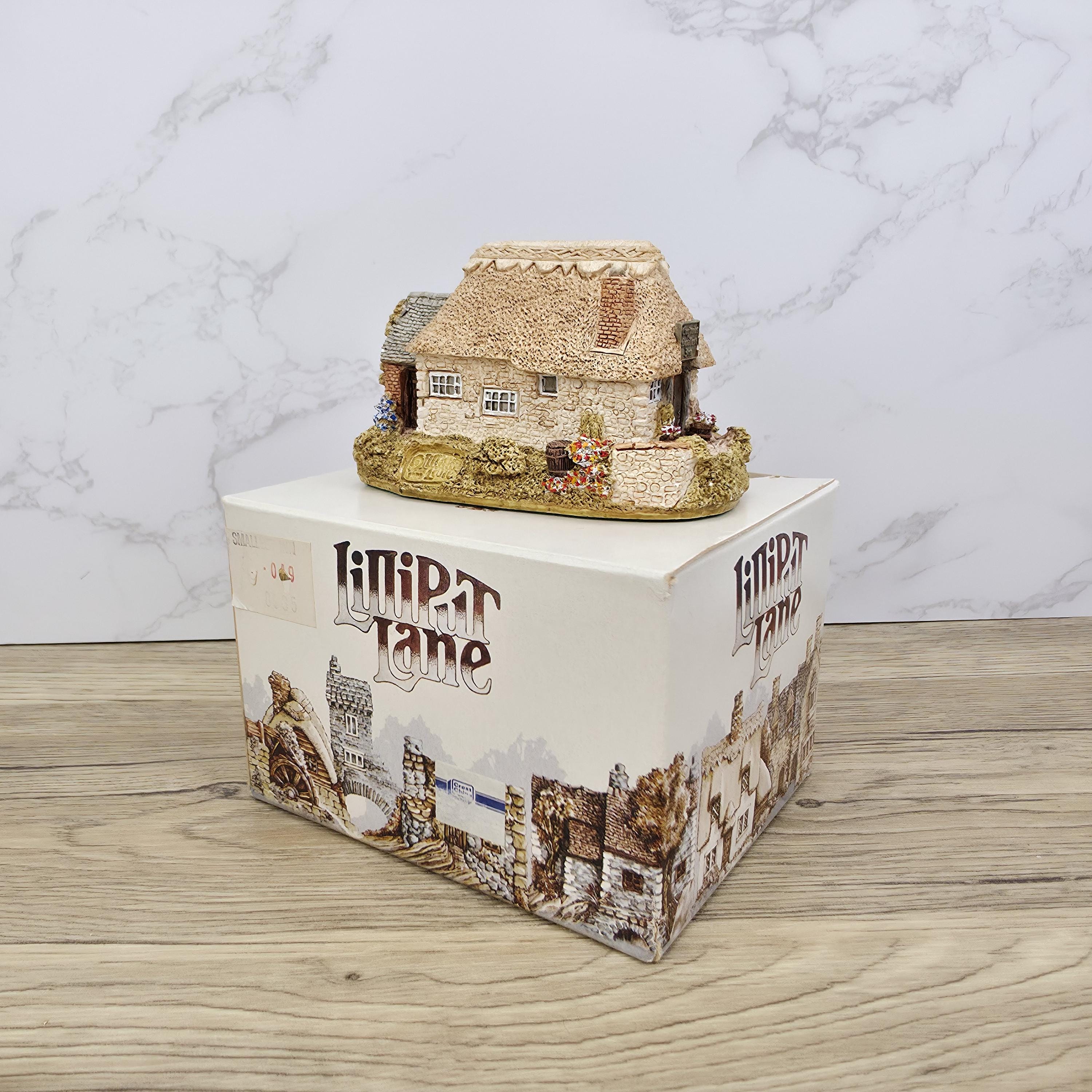Lilliput Lane Miniature Cottage, Quaint English Village Inn Collectible