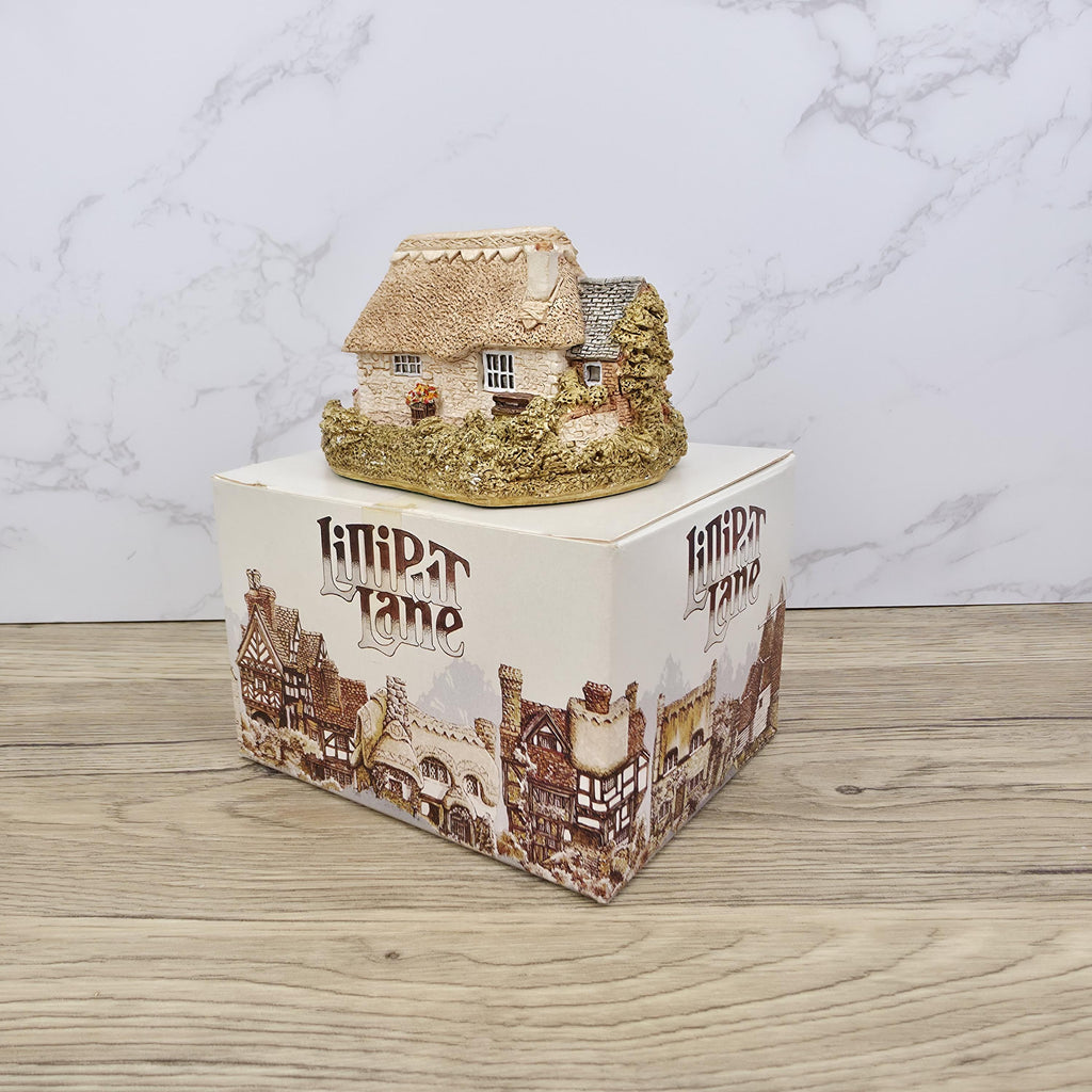 Lilliput Lane Miniature Cottage, Quaint English Village Inn Collectible