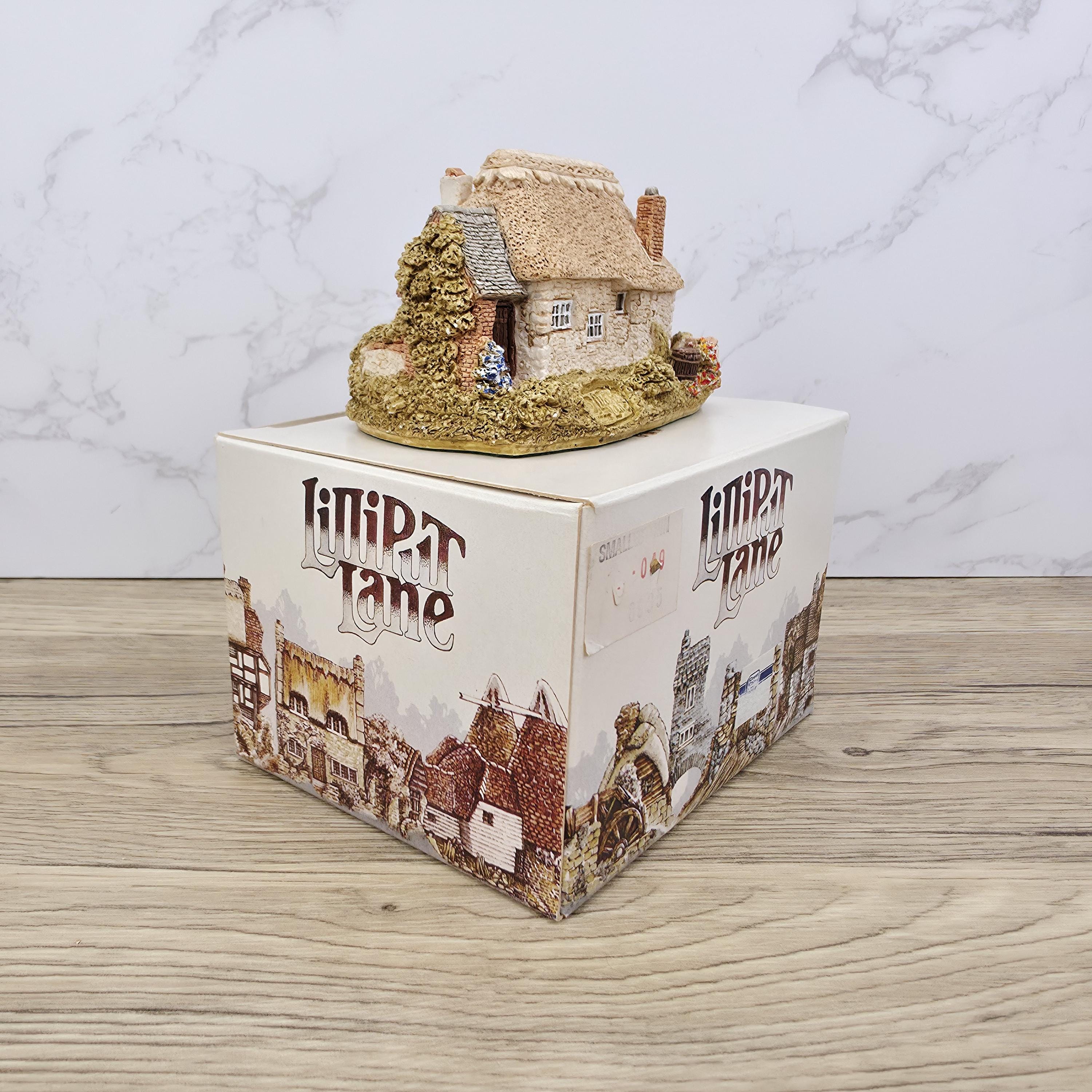 Lilliput Lane Miniature Cottage, Quaint English Village Inn Collectible