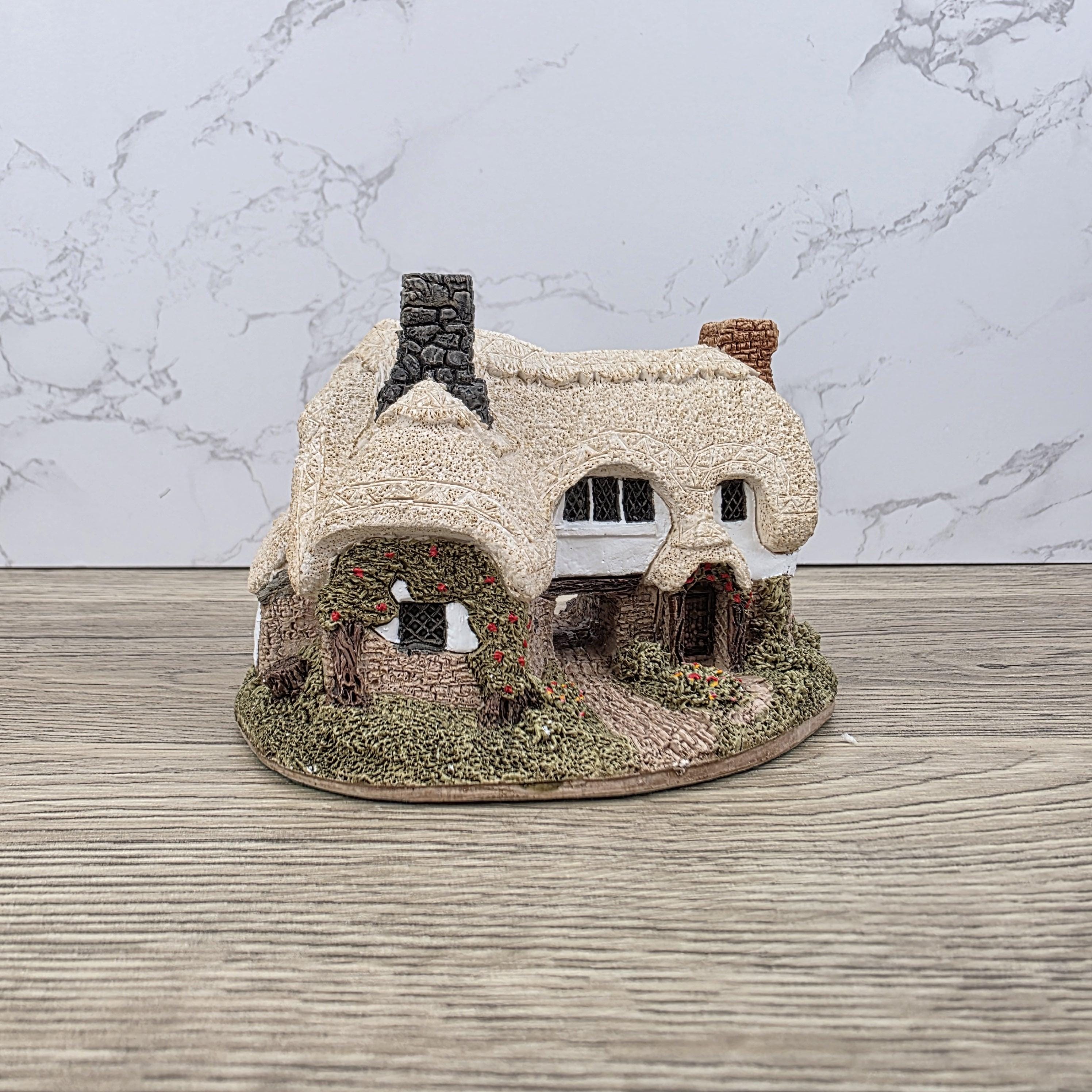 Lilliput Lane Bridge House Miniature | Handcrafted UK Cottagecore Decor