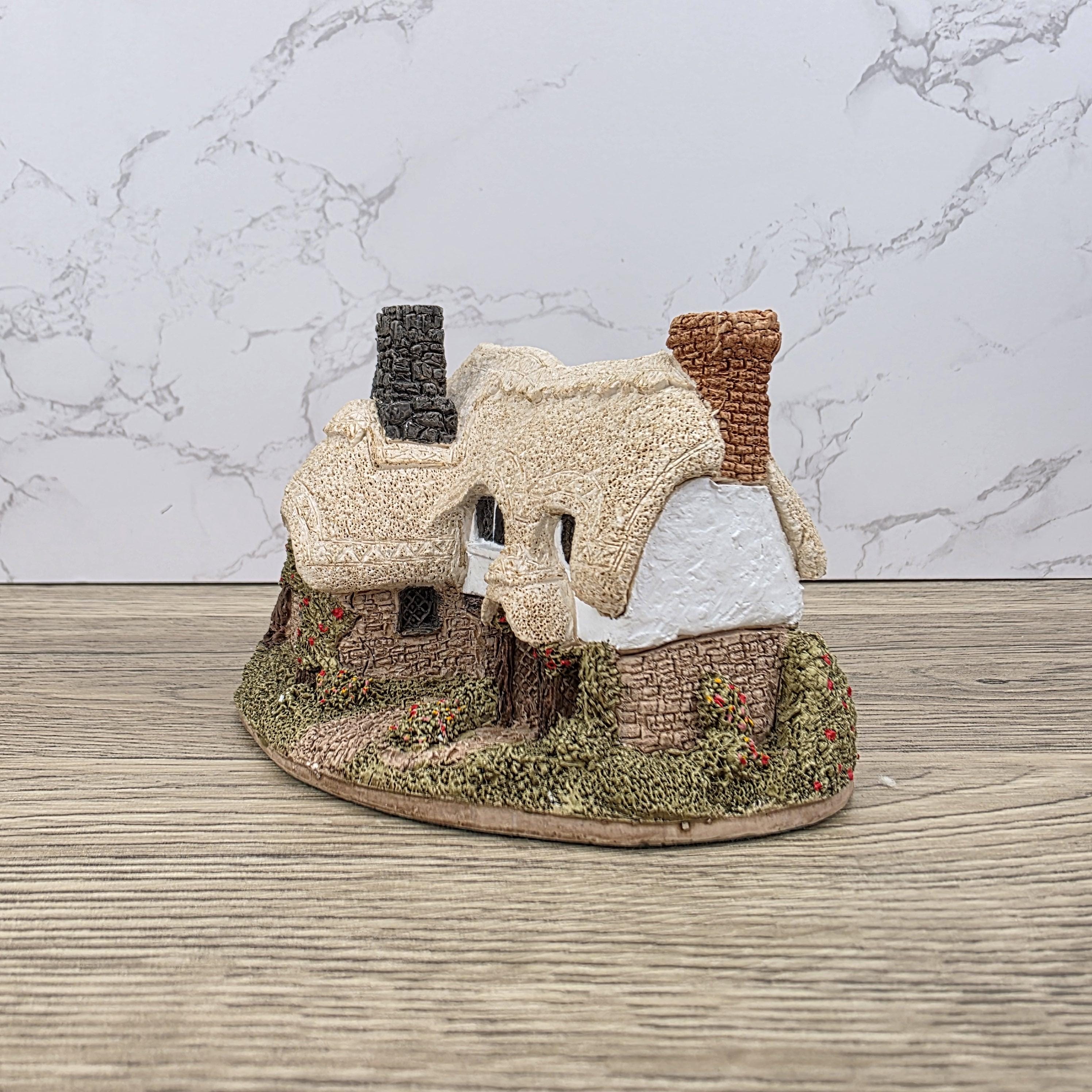 Lilliput Lane Bridge House Miniature | Handcrafted UK Cottagecore Decor