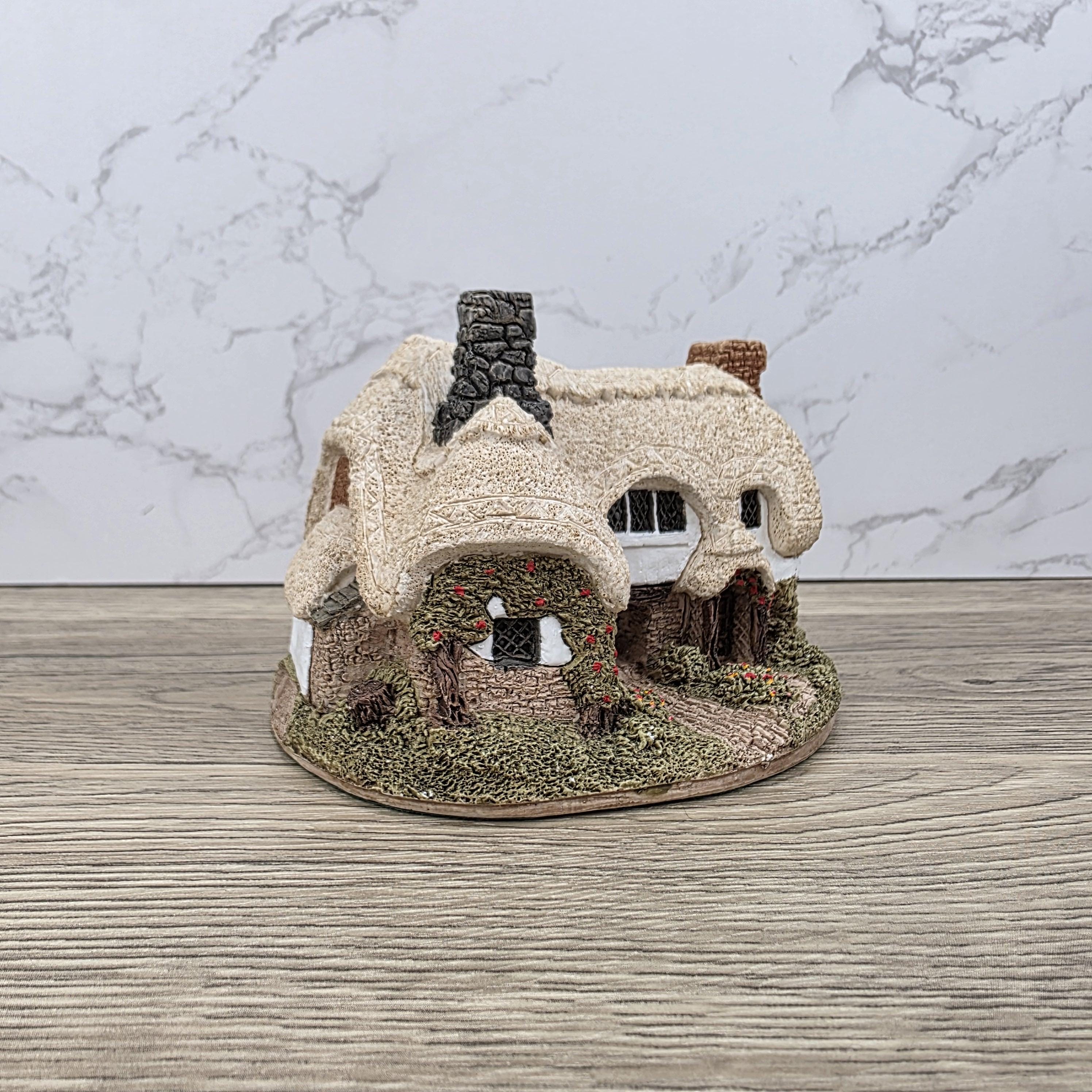 Lilliput Lane Bridge House Miniature | Handcrafted UK Cottagecore Decor