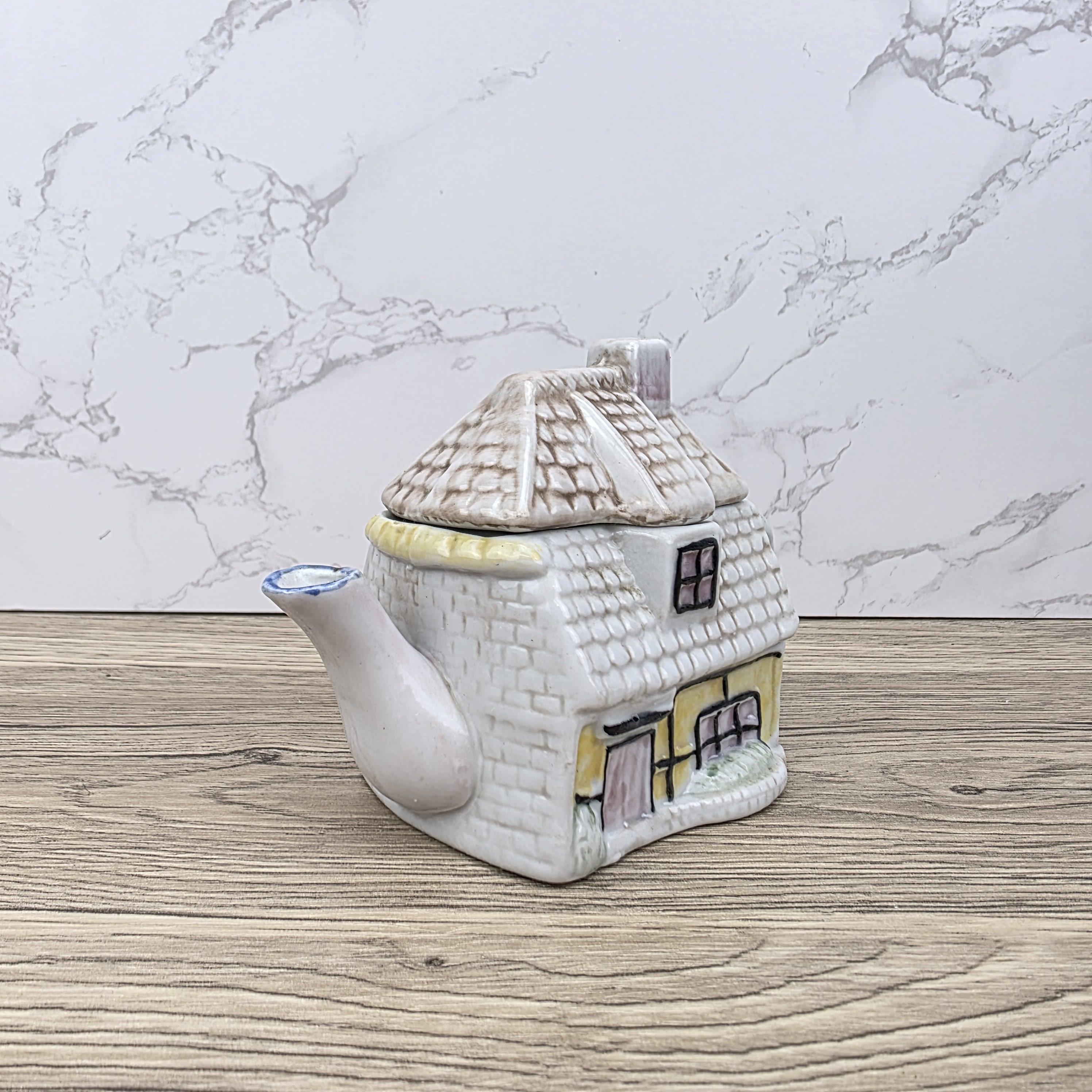 Vintage Cottagecore Teapot, Country House Novelty Teapot