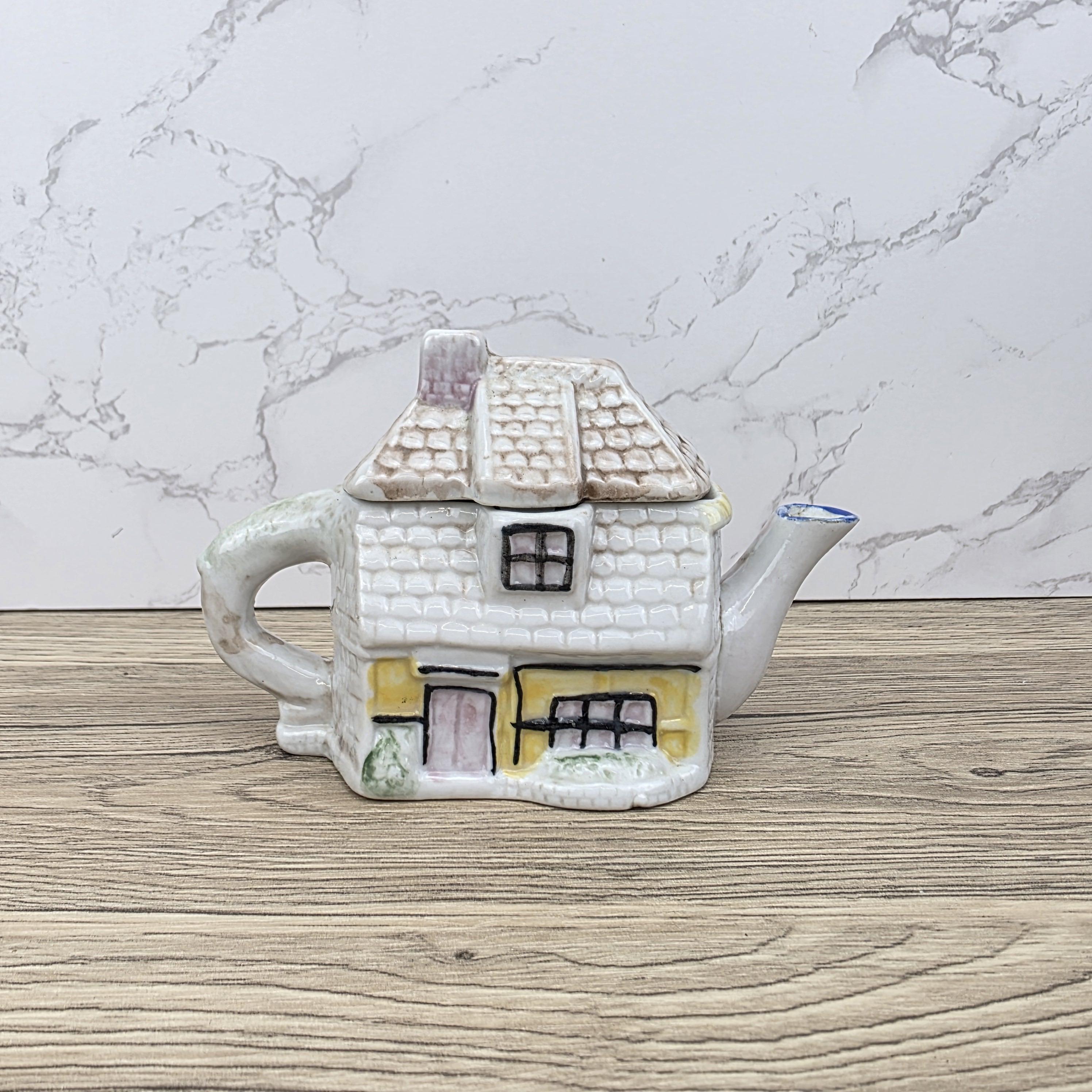 Vintage Cottagecore Teapot, Country House Novelty Teapot