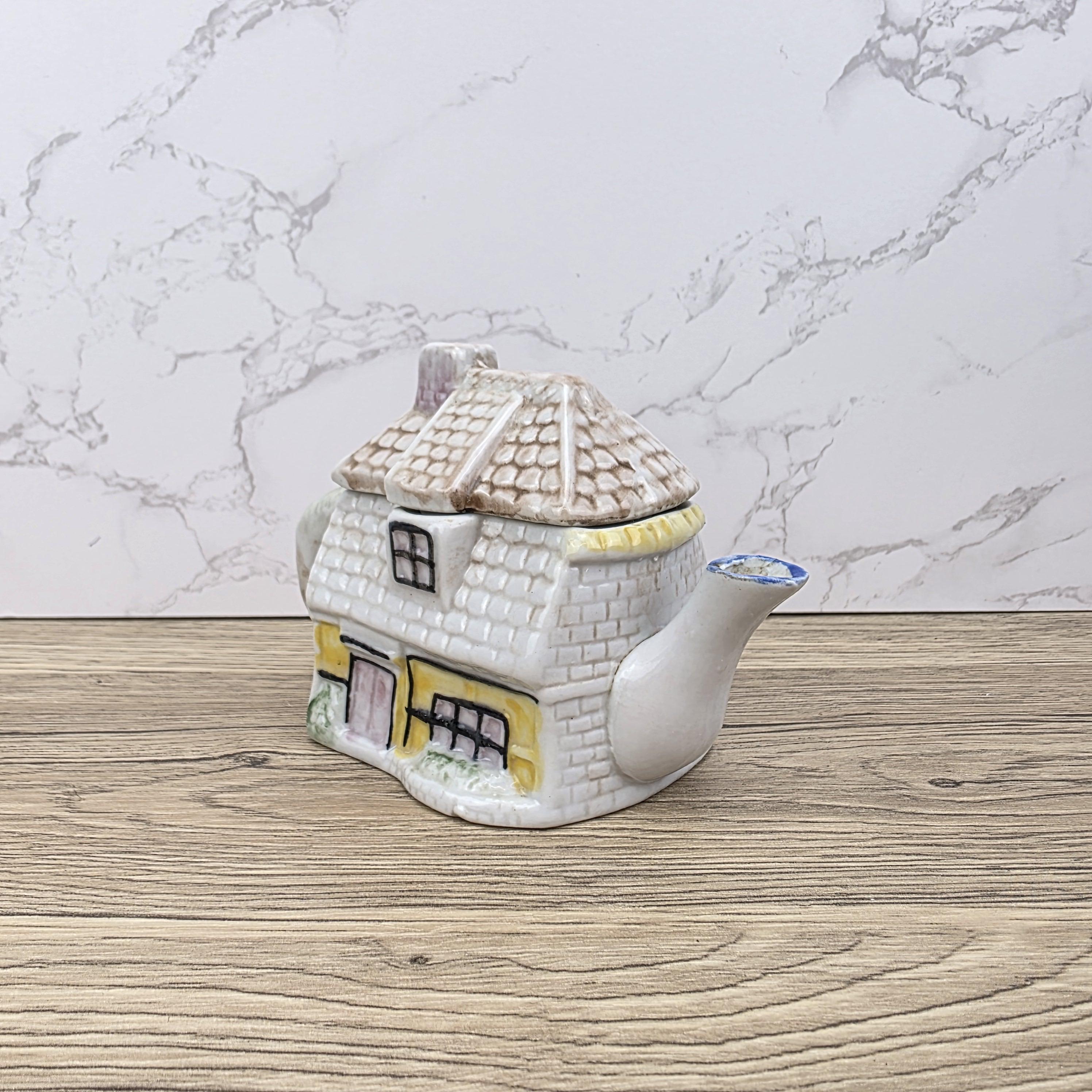 Vintage Cottagecore Teapot, Country House Novelty Teapot