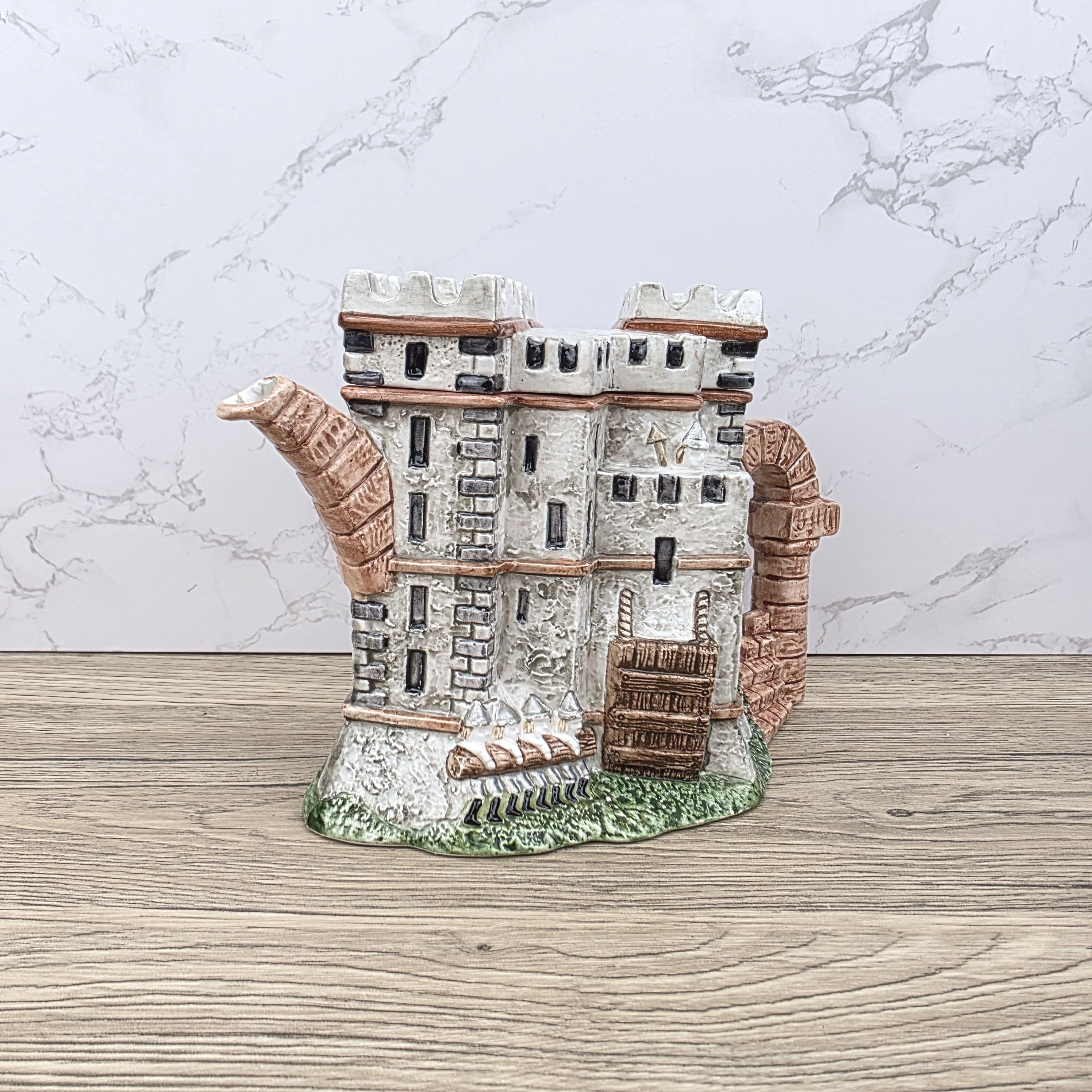 Leonardo Novelty Teapot Castle Shaped Ceramic Collectible Medieval Fortress Vintage Decor with Handle Tower