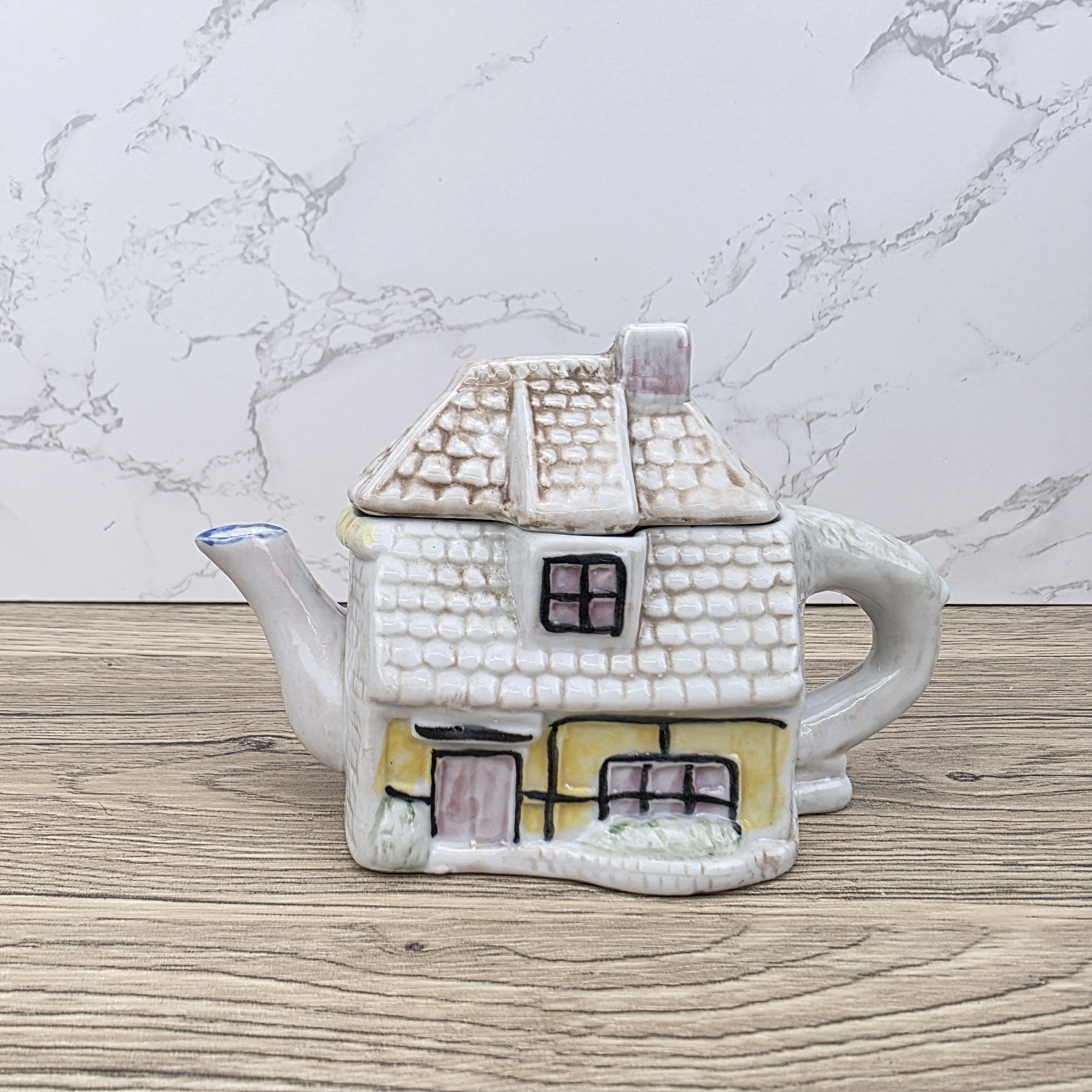 Vintage Cottagecore Teapot, Country House Novelty Teapot