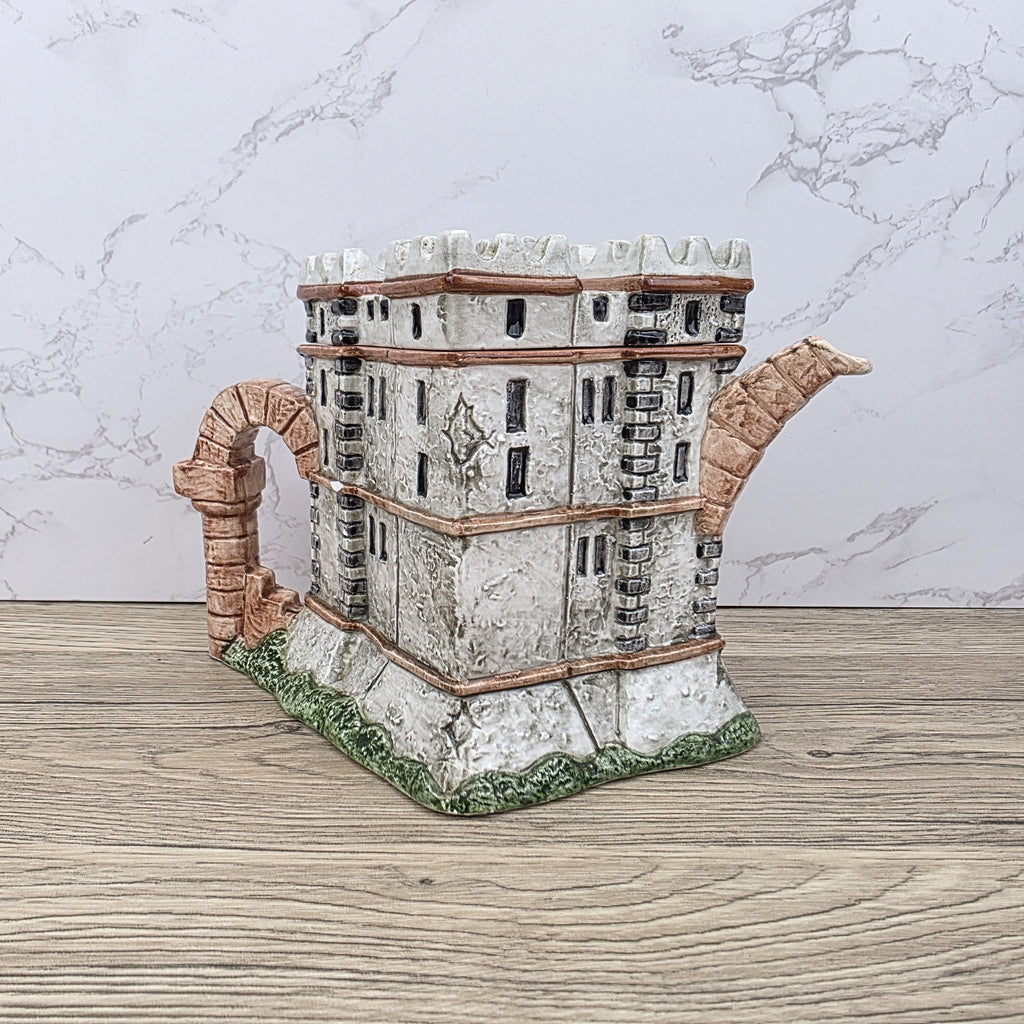 Leonardo Novelty Teapot Castle Shaped Ceramic Collectible Medieval Fortress Vintage Decor with Handle Tower