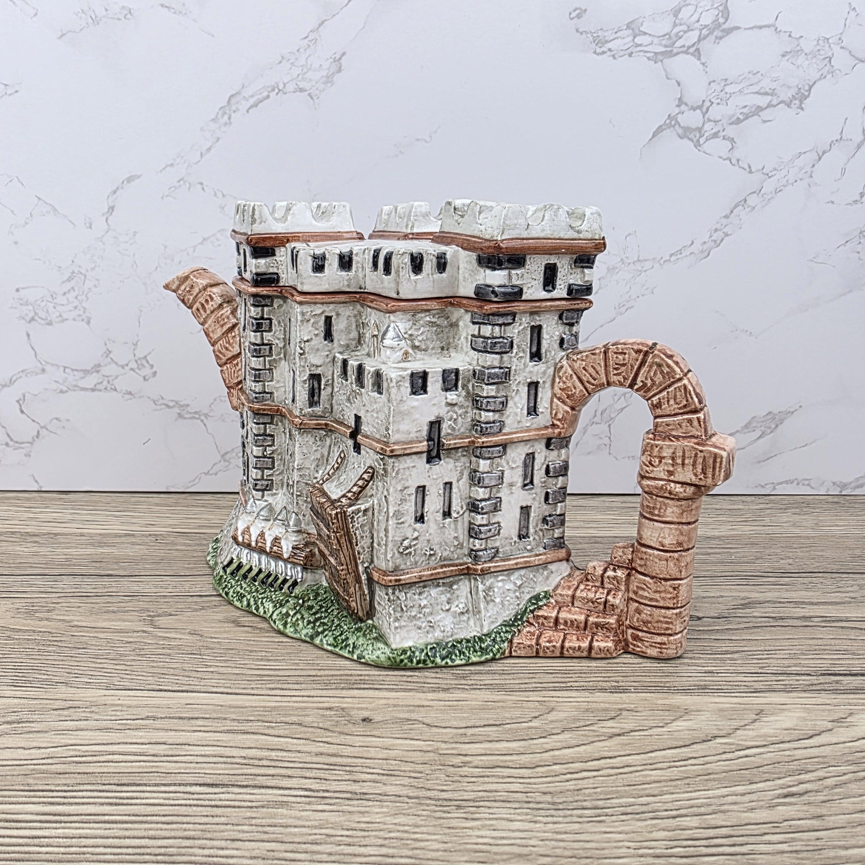 Leonardo Novelty Teapot Castle Shaped Ceramic Collectible Medieval Fortress Vintage Decor with Handle Tower