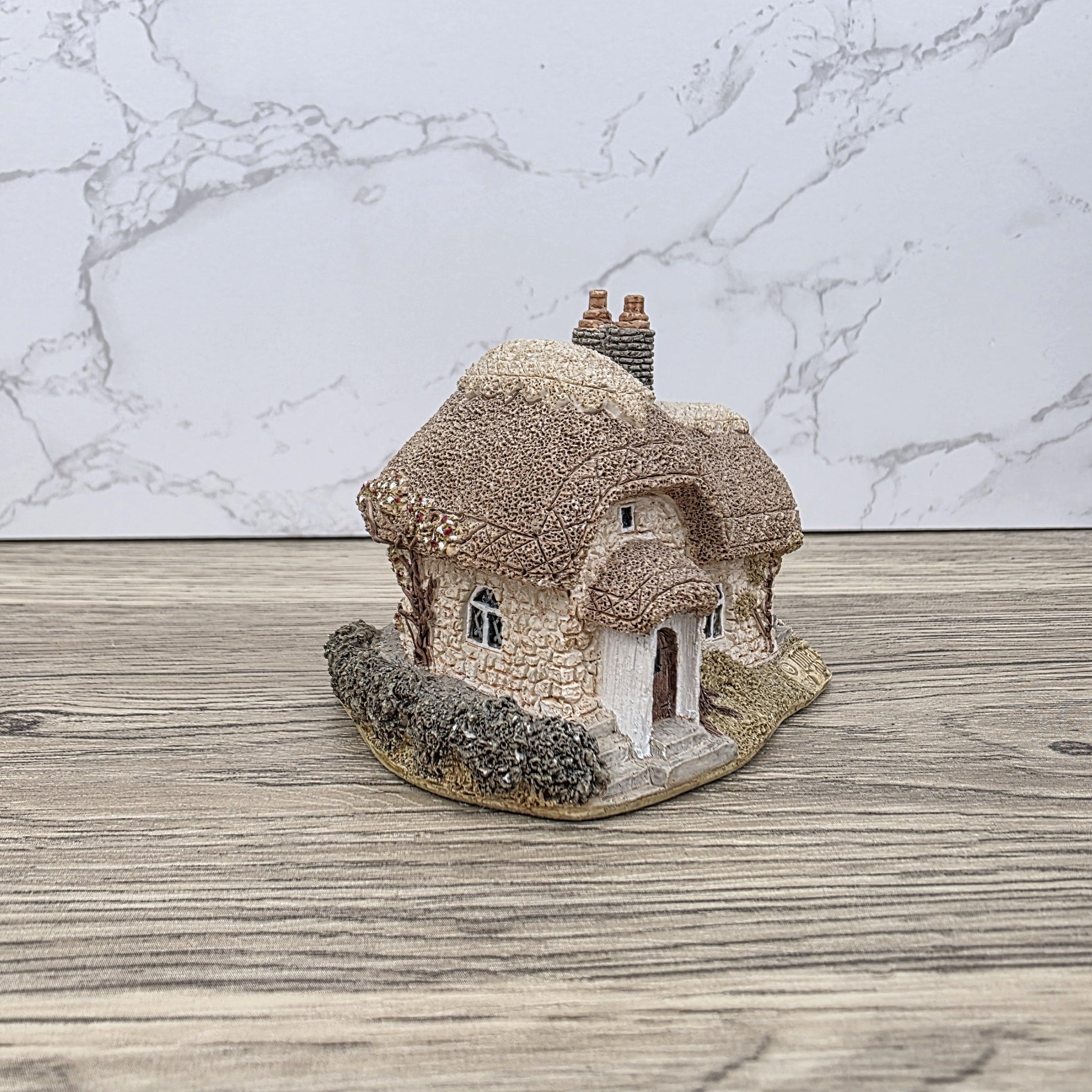 Lilliput Lane “Chine Cot” Cottage 1989 – Vintage Handmade Miniature English House with Box & Deeds