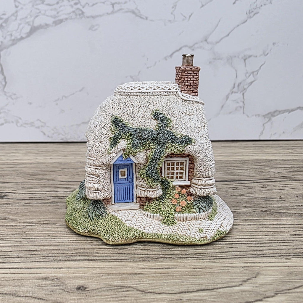 Vintage Lilliput Lane “Petticoat Cottage” – 1994 Collectors Club Gift, Handmade English Miniature Cottage