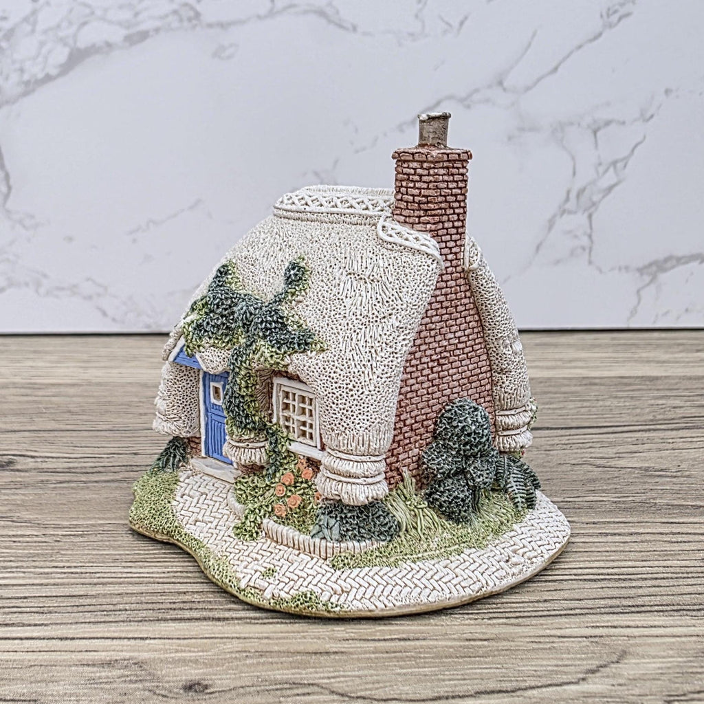 Vintage Lilliput Lane “Petticoat Cottage” – 1994 Collectors Club Gift, Handmade English Miniature Cottage
