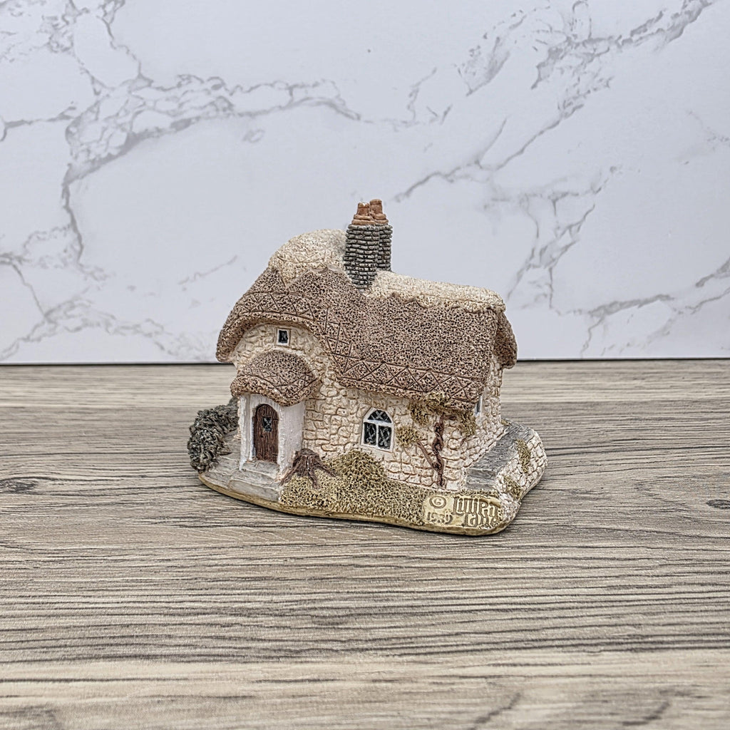 Lilliput Lane “Chine Cot” Cottage 1989 – Vintage Handmade Miniature English House with Box & Deeds