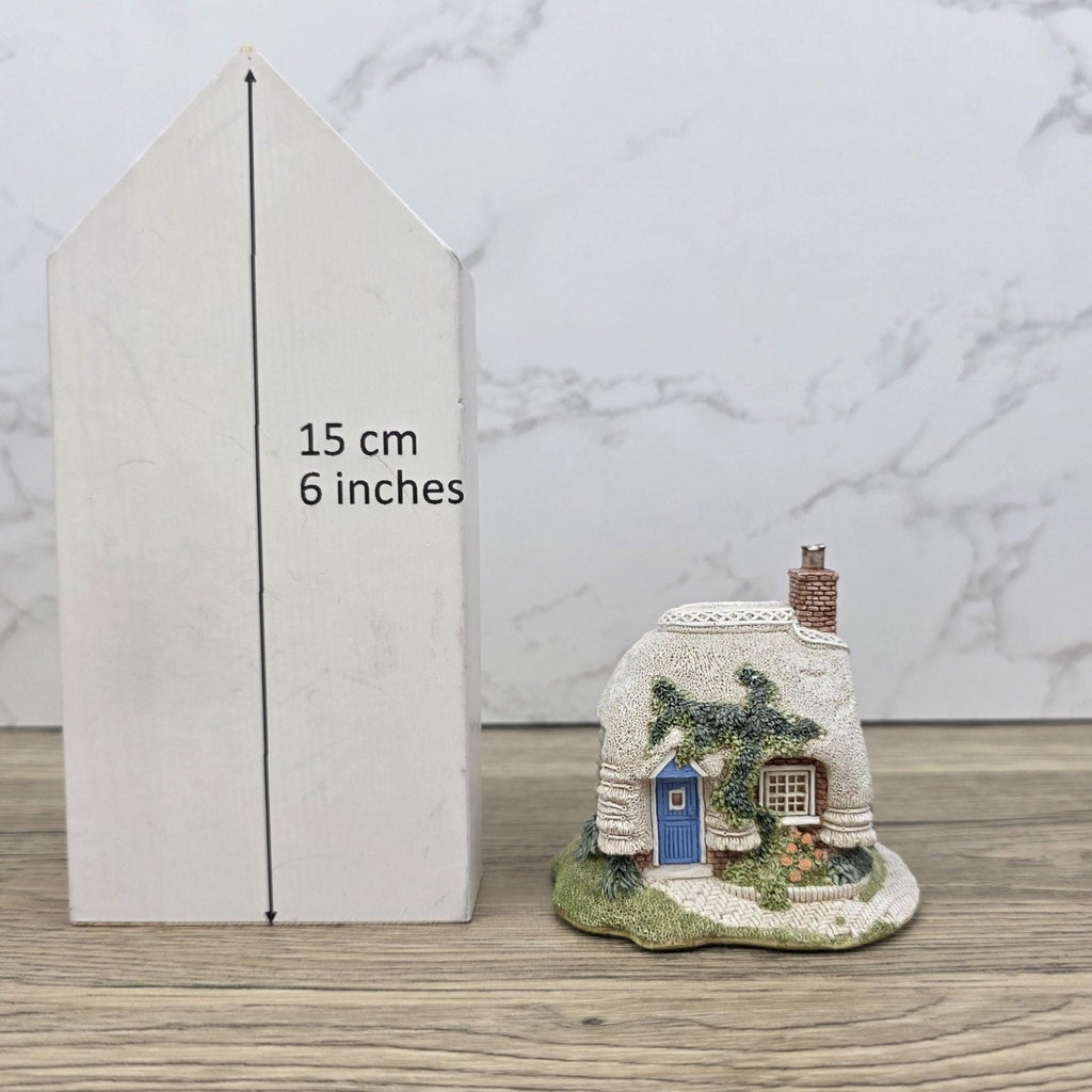 Vintage Lilliput Lane “Petticoat Cottage” – 1994 Collectors Club Gift, Handmade English Miniature Cottage
