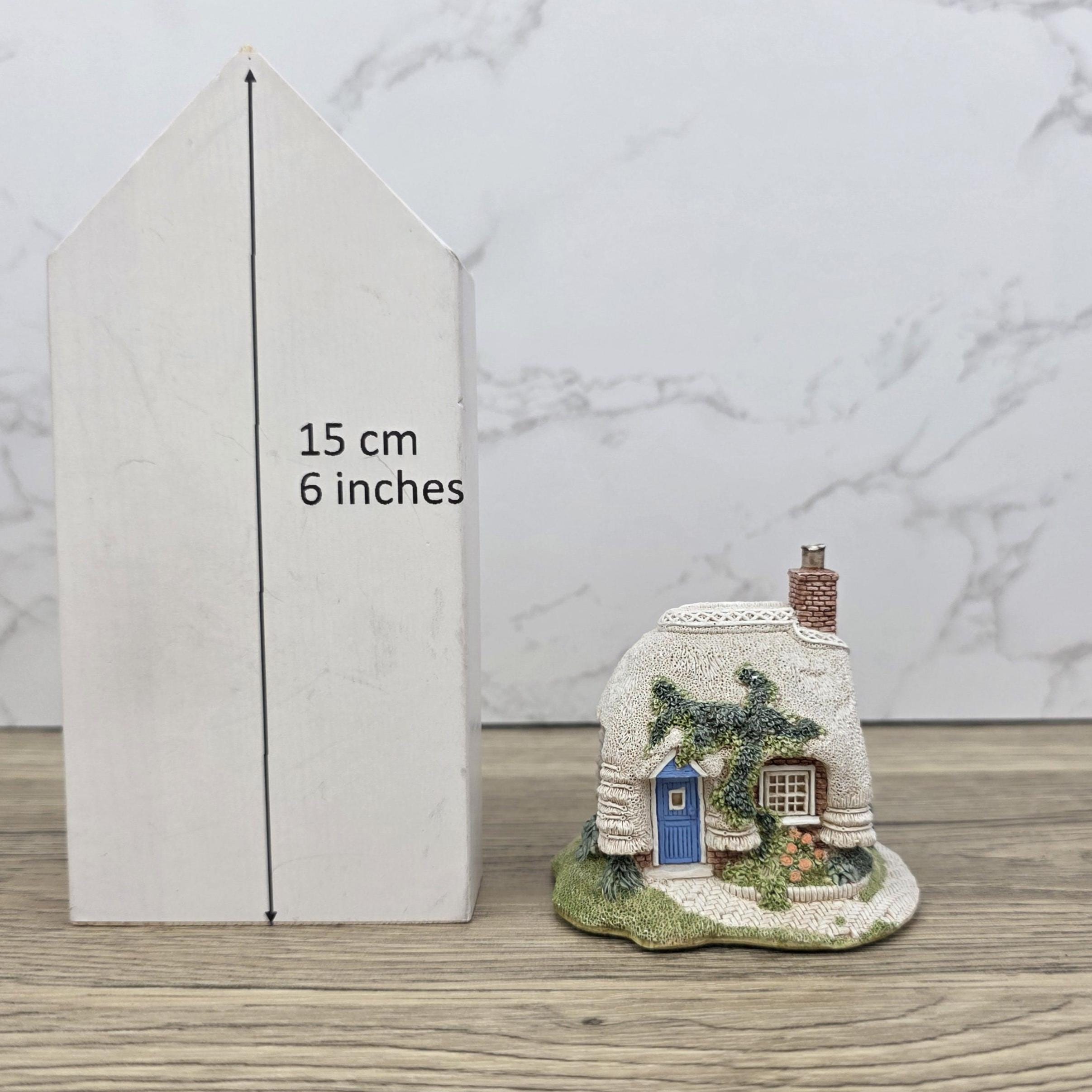 Vintage Lilliput Lane “Petticoat Cottage” – 1994 Collectors Club Gift, Handmade English Miniature Cottage