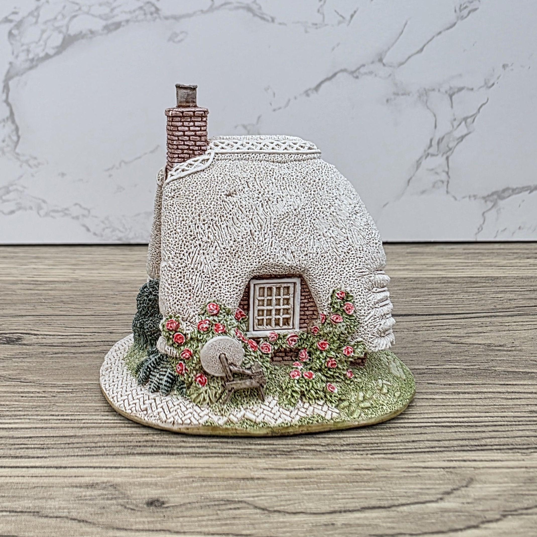 Vintage Lilliput Lane “Petticoat Cottage” – 1994 Collectors Club Gift, Handmade English Miniature Cottage