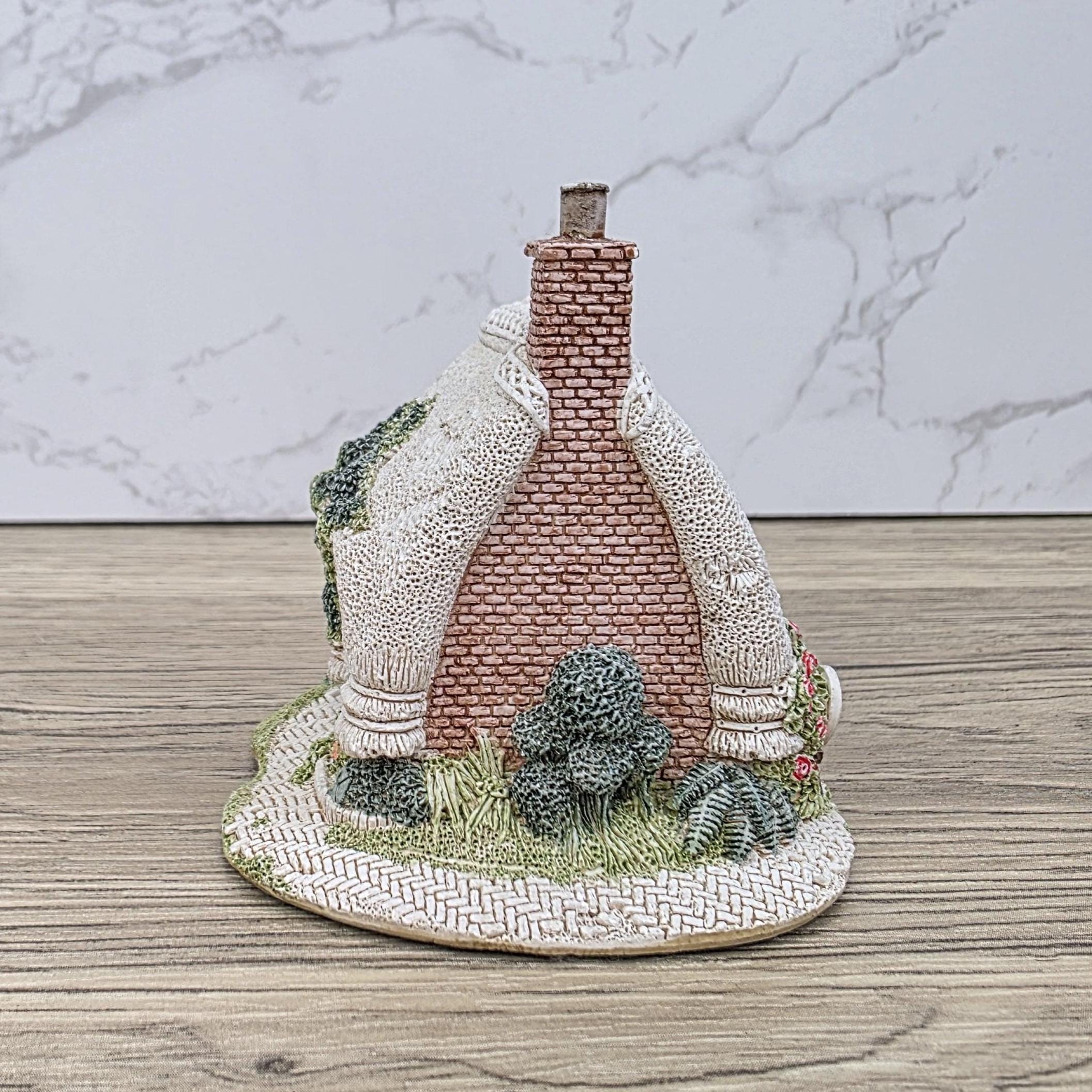 Vintage Lilliput Lane “Petticoat Cottage” – 1994 Collectors Club Gift, Handmade English Miniature Cottage