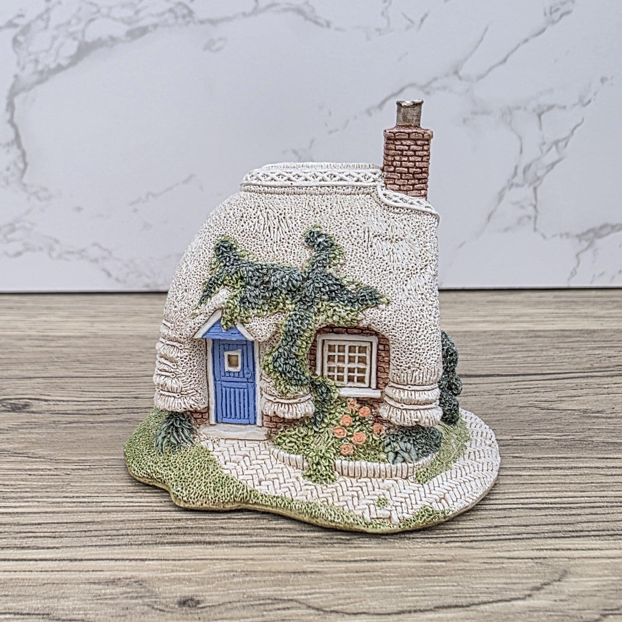 Vintage Lilliput Lane “Petticoat Cottage” – 1994 Collectors Club Gift, Handmade English Miniature Cottage