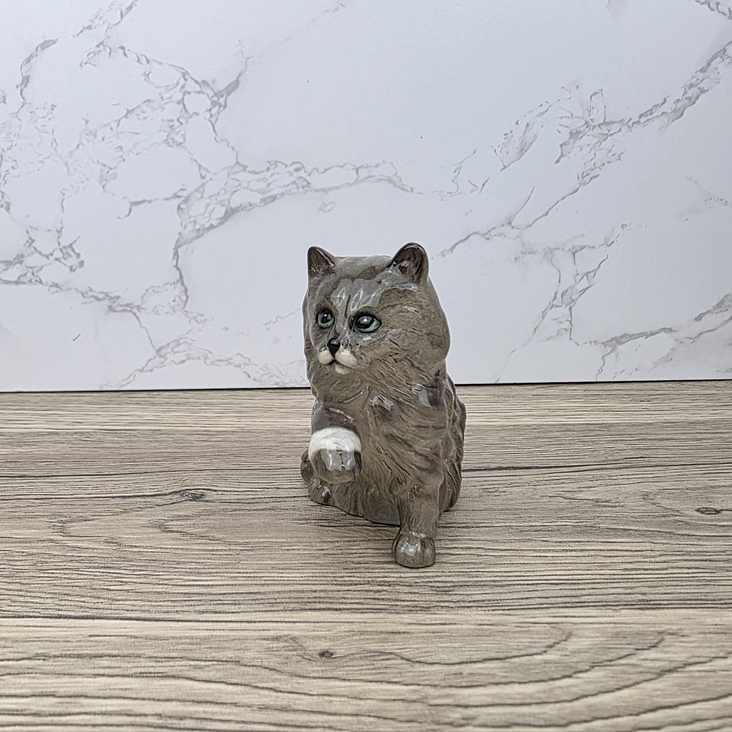 Royal Doulton Persian Cat Figurine | HN2584 Fluffy Grey Cat with White Paw | Vintage English Collectible
