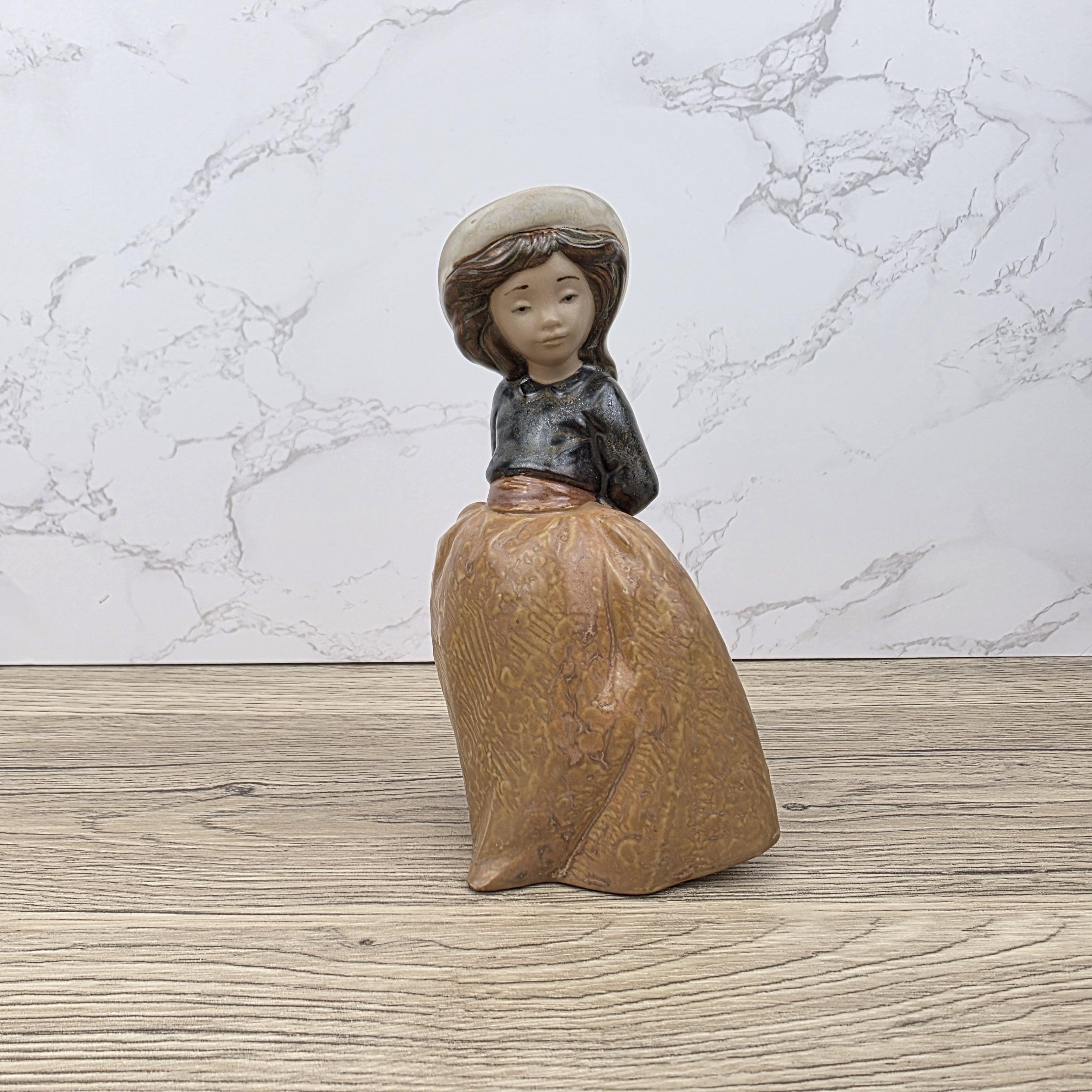 Rustic Vintage Collectible | Spanish Handmade Porcelain | Nao by Lladro Figurine Girl with Hat 315
