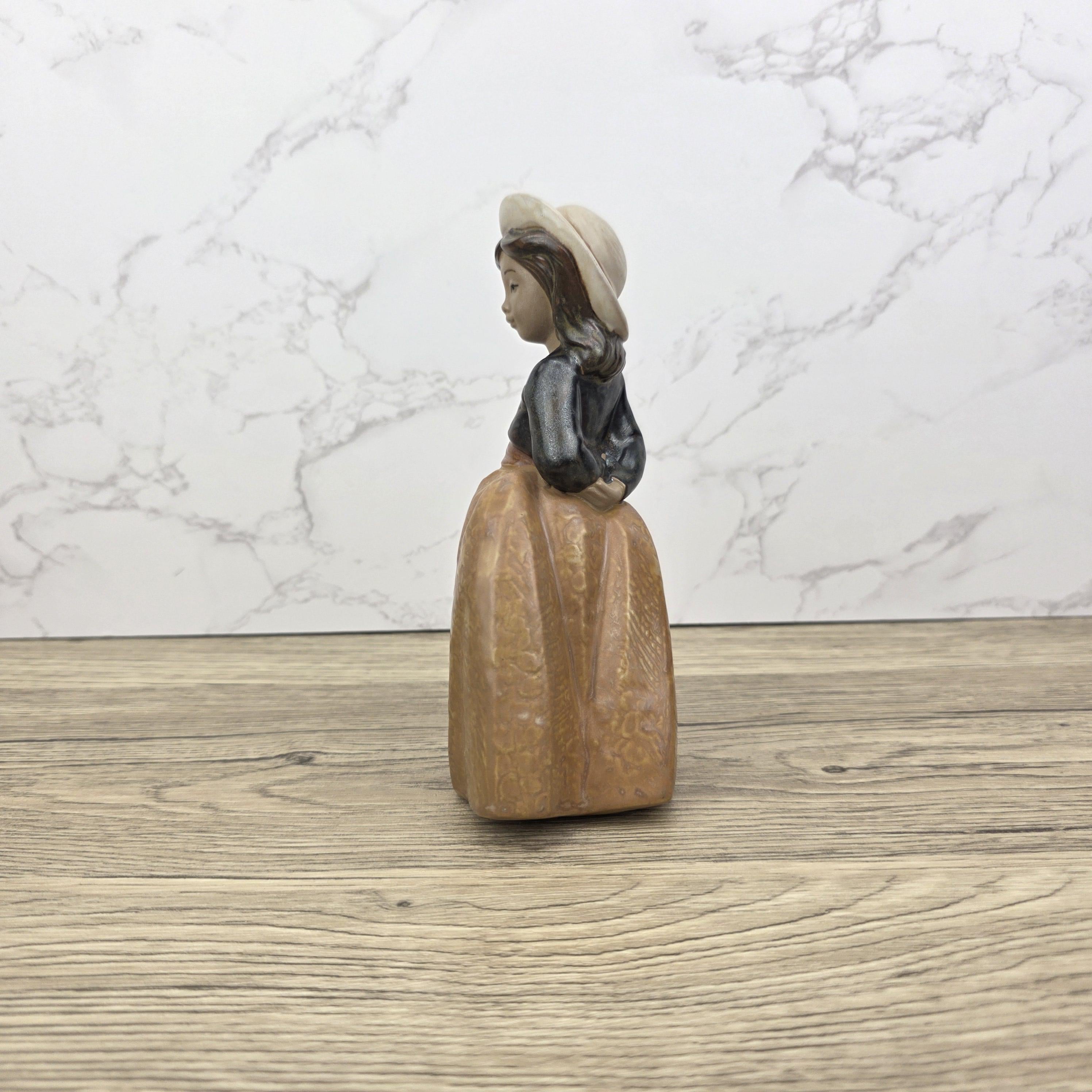 Rustic Vintage Collectible | Spanish Handmade Porcelain | Nao by Lladro Figurine Girl with Hat 315