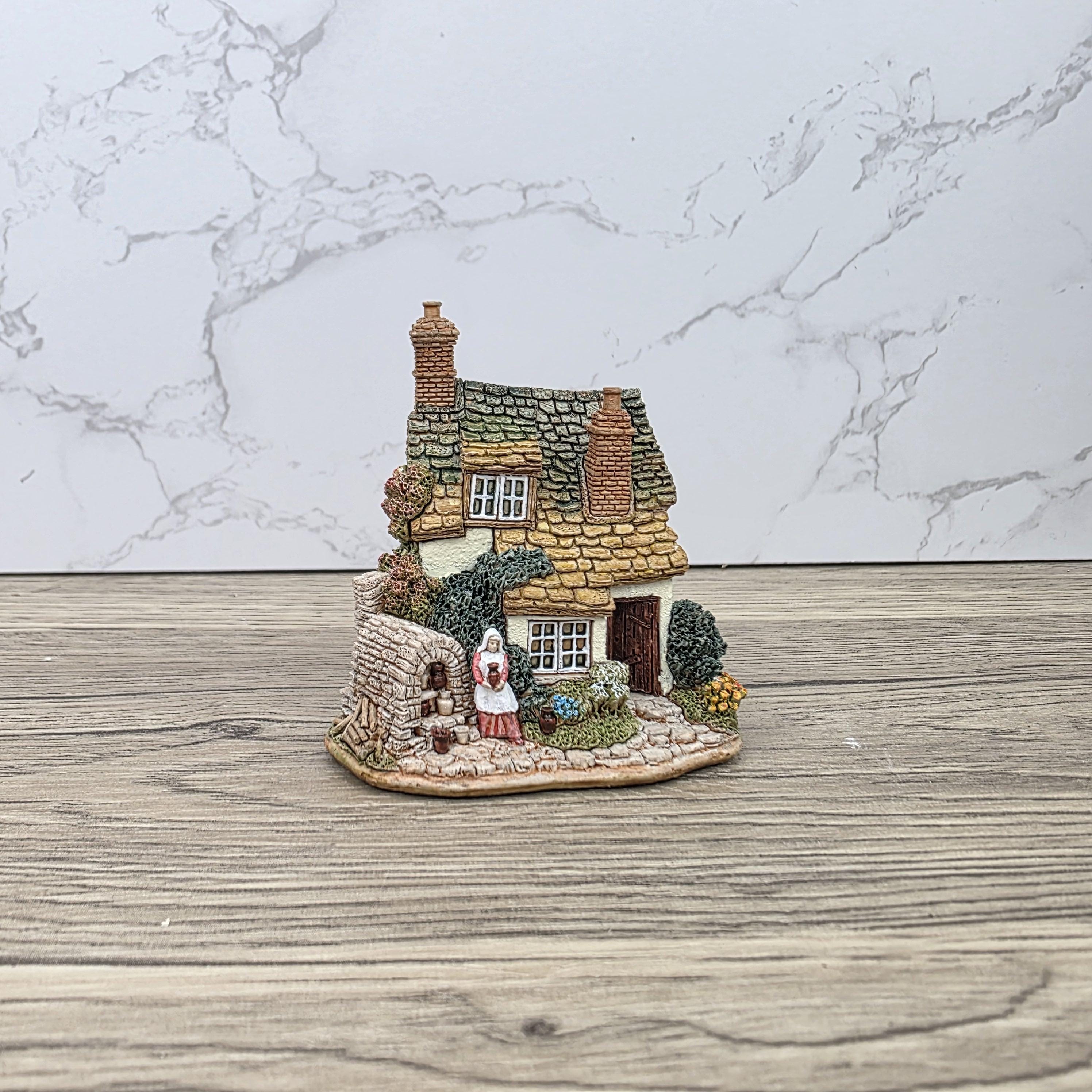 Vintage 1998 Lilliput Lane Kiln Cottage LN2124 Collectors Club Figurine With COA In Box