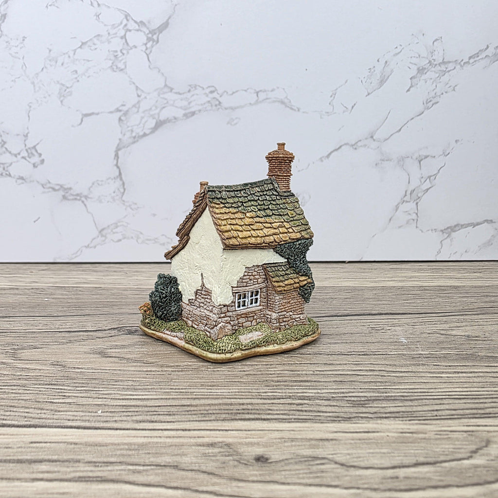 Vintage 1998 Lilliput Lane Kiln Cottage LN2124 Collectors Club Figurine With COA In Box