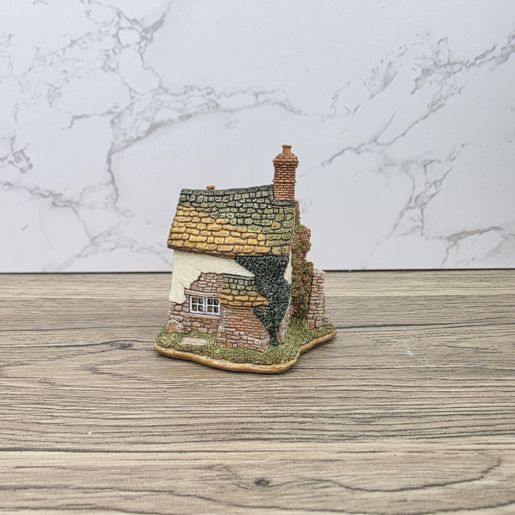 Vintage 1998 Lilliput Lane Kiln Cottage LN2124 Collectors Club Figurine With COA In Box