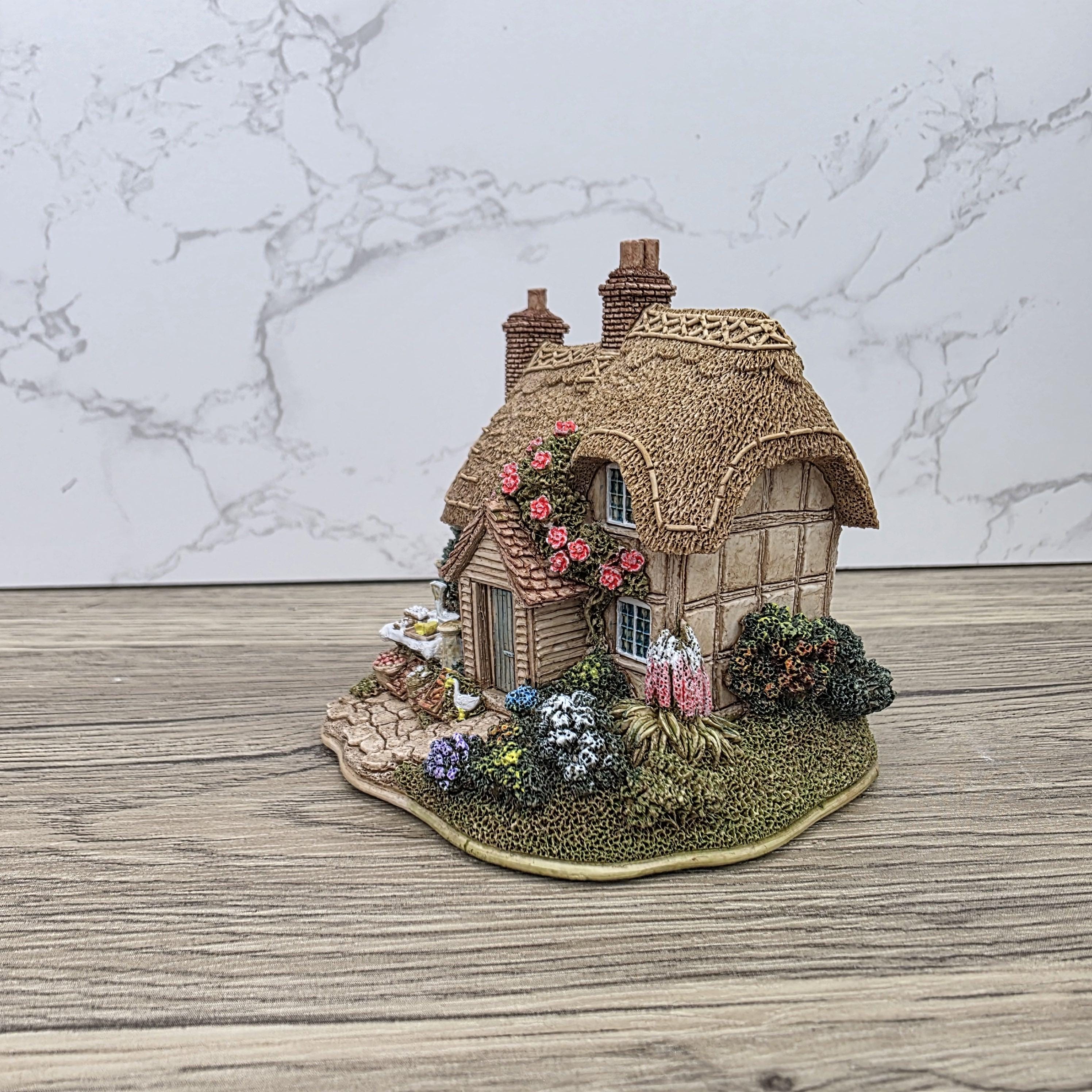 Vintage Lilliput Lane Fresh Today L2256 Cottage Figure with Box | 1999 Membership Piece