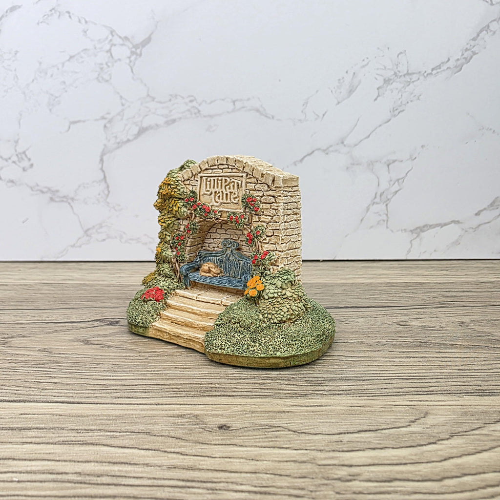 Lilliput Lane Cosy Corner 1990 Collectors Club Figurine | Handcrafted English Resin Garden Scene