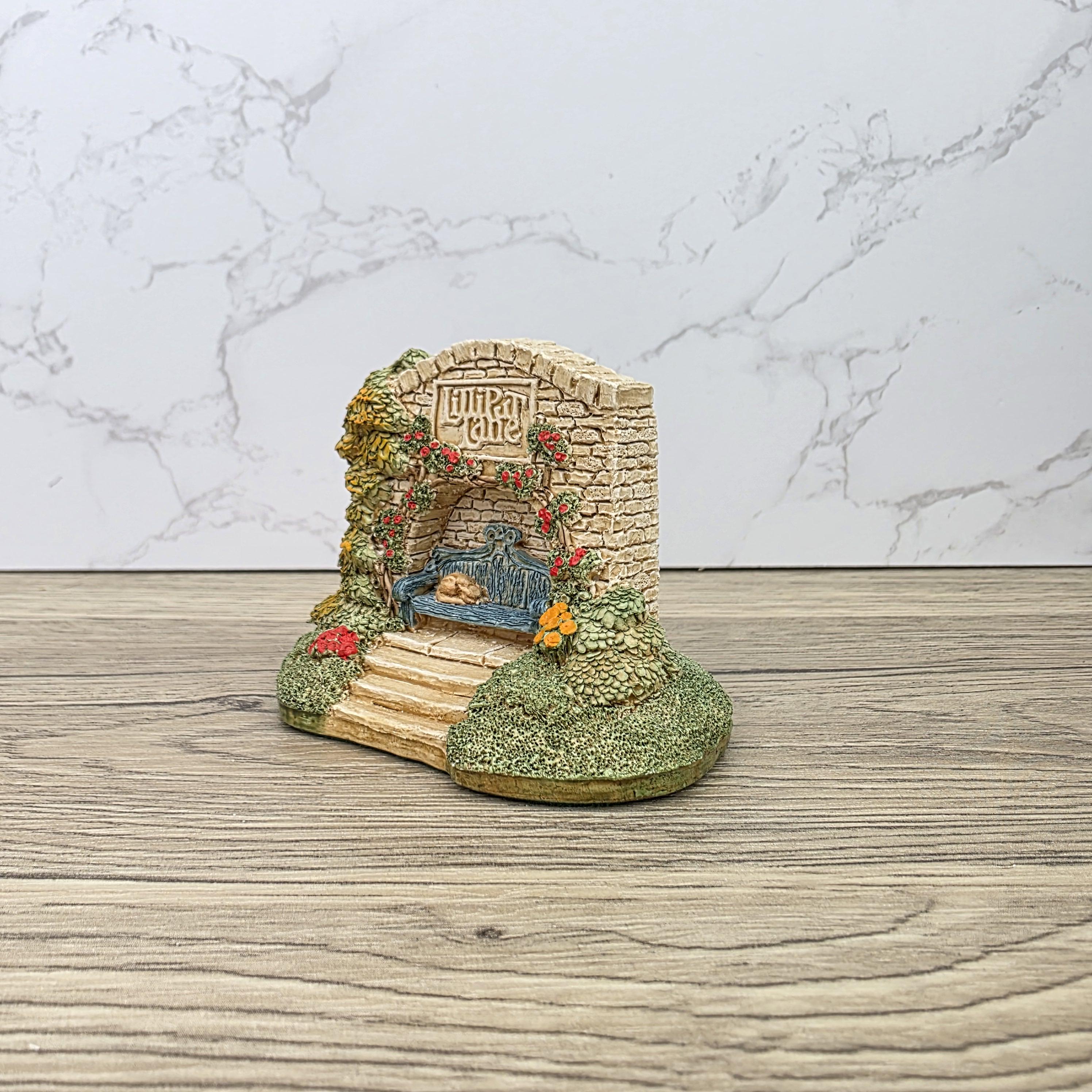 Lilliput Lane Cosy Corner 1990 Collectors Club Figurine | Handcrafted English Resin Garden Scene
