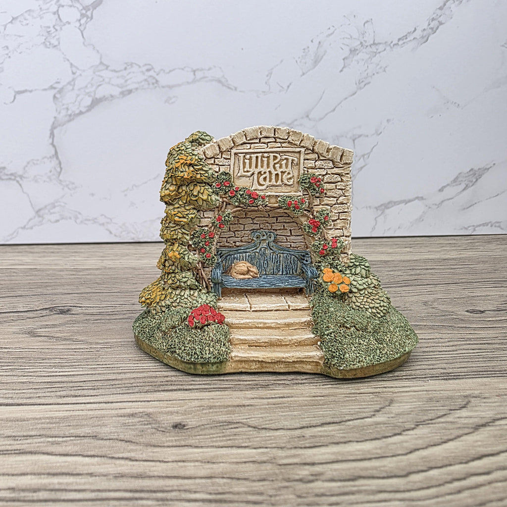 Lilliput Lane Cosy Corner 1990 Collectors Club Figurine | Handcrafted English Resin Garden Scene
