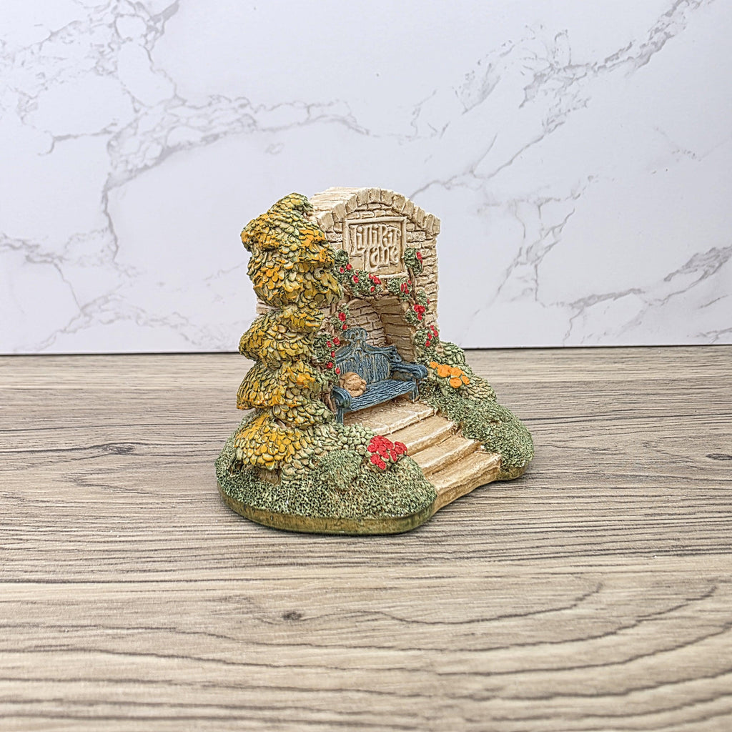 Lilliput Lane Cosy Corner 1990 Collectors Club Figurine | Handcrafted English Resin Garden Scene