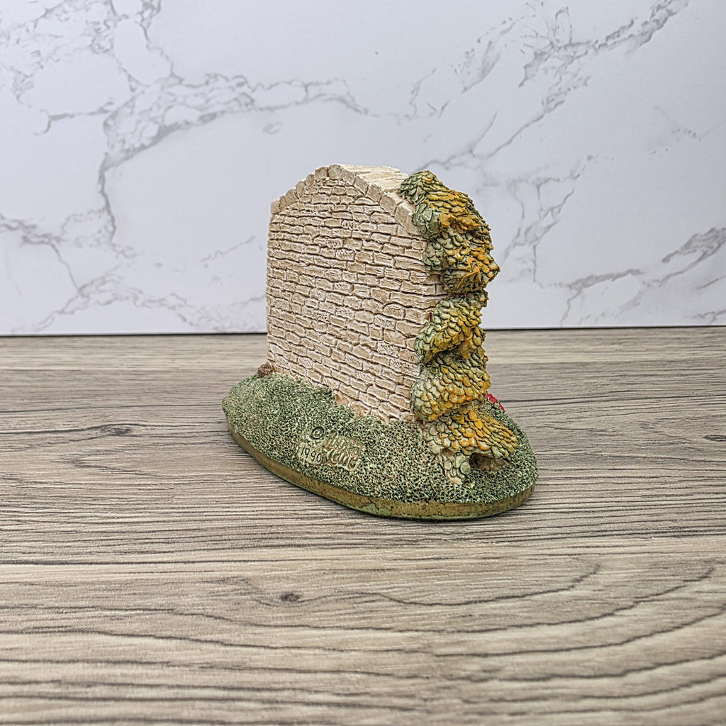 Lilliput Lane Cosy Corner 1990 Collectors Club Figurine | Handcrafted English Resin Garden Scene