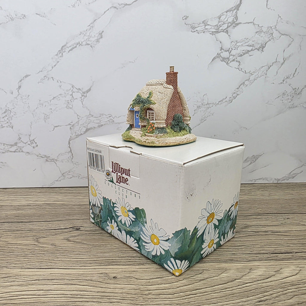 Lilliput Lane Petticoat Cottage Collectors Club 1994 Figurine With Box and Certificates