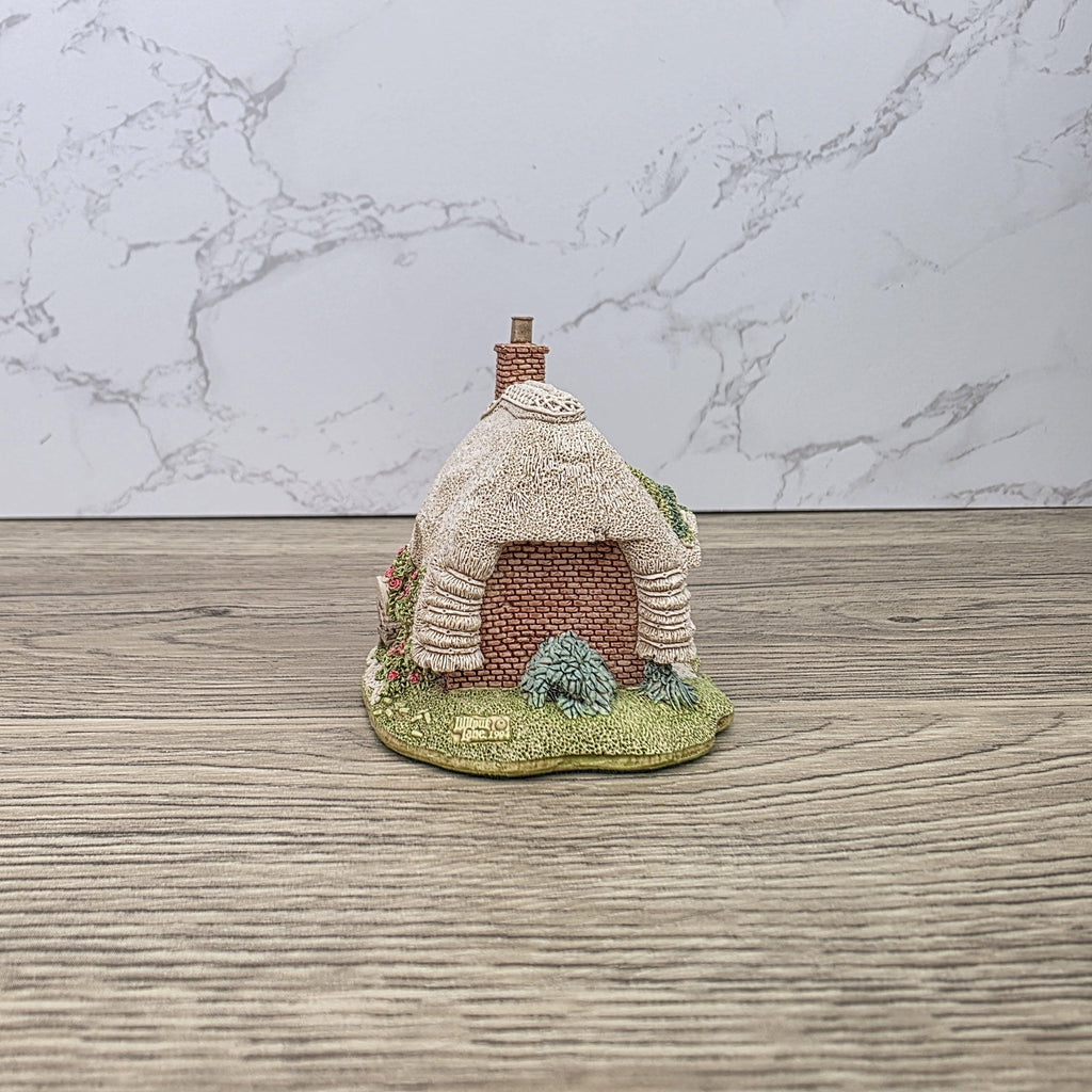 Lilliput Lane Petticoat Cottage Collectors Club 1994 Figurine With Box and Certificates