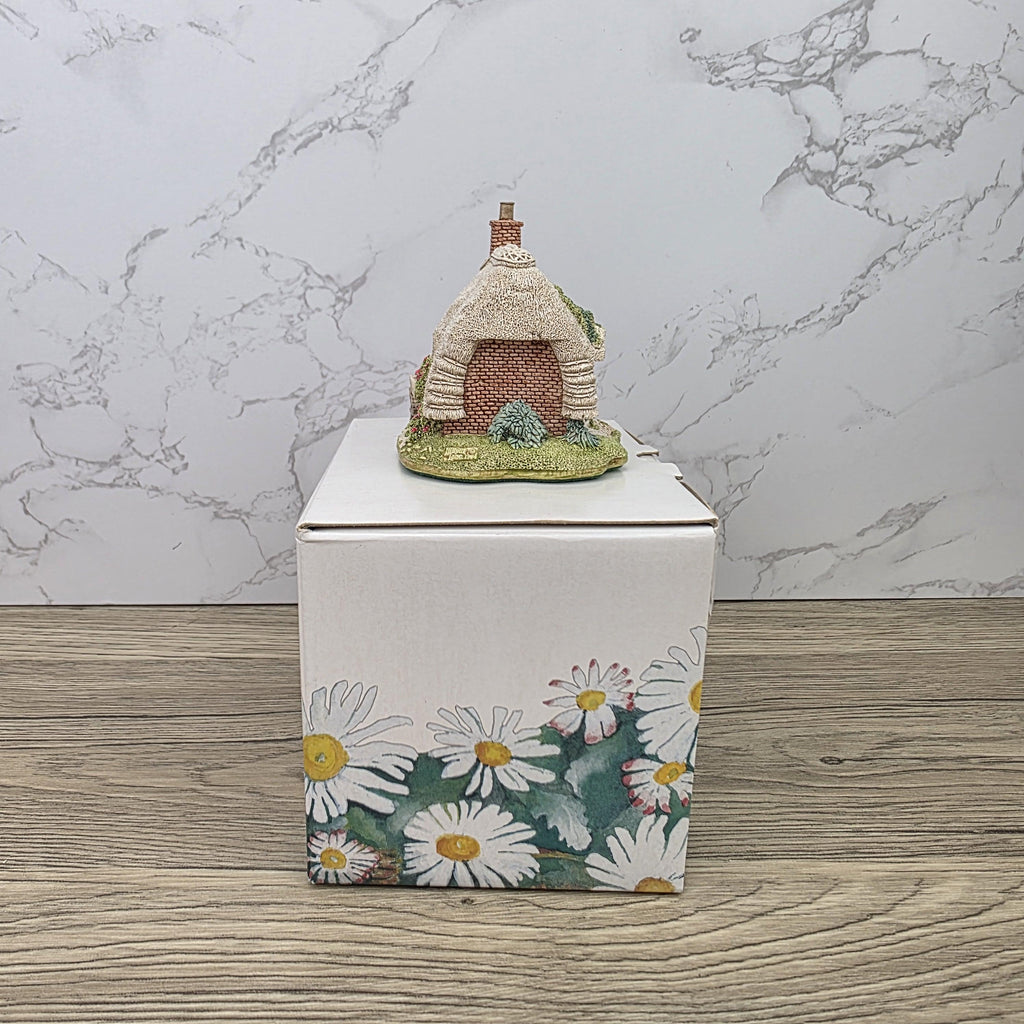 Lilliput Lane Petticoat Cottage Collectors Club 1994 Figurine With Box and Certificates
