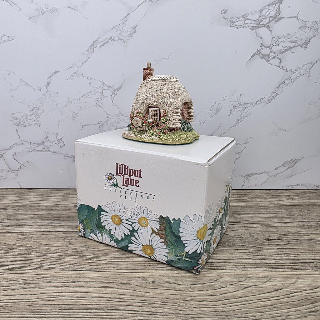 Lilliput Lane Petticoat Cottage Collectors Club 1994 Figurine With Box and Certificates