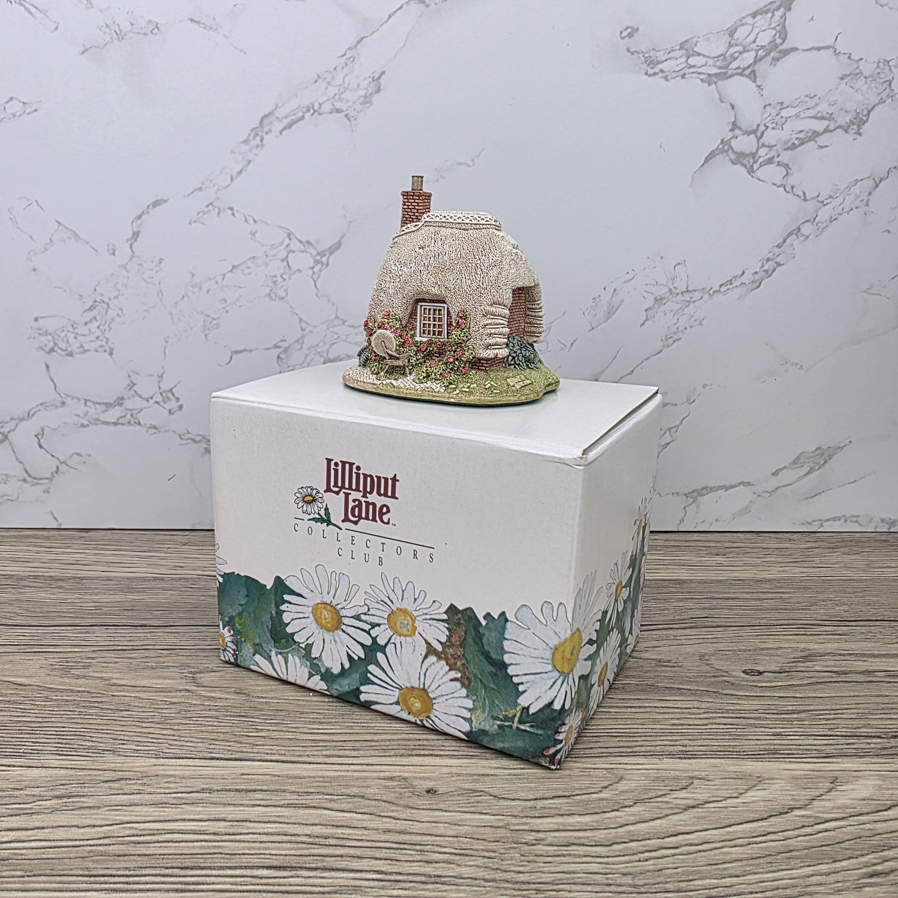 Lilliput Lane Petticoat Cottage Collectors Club 1994 Figurine With Box and Certificates