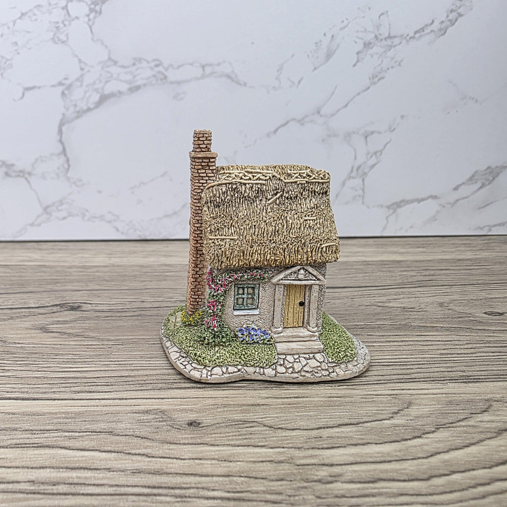 Lilliput Lane The Spinney Collectors Club 1993 Cottage Figurine With Box and Certificates