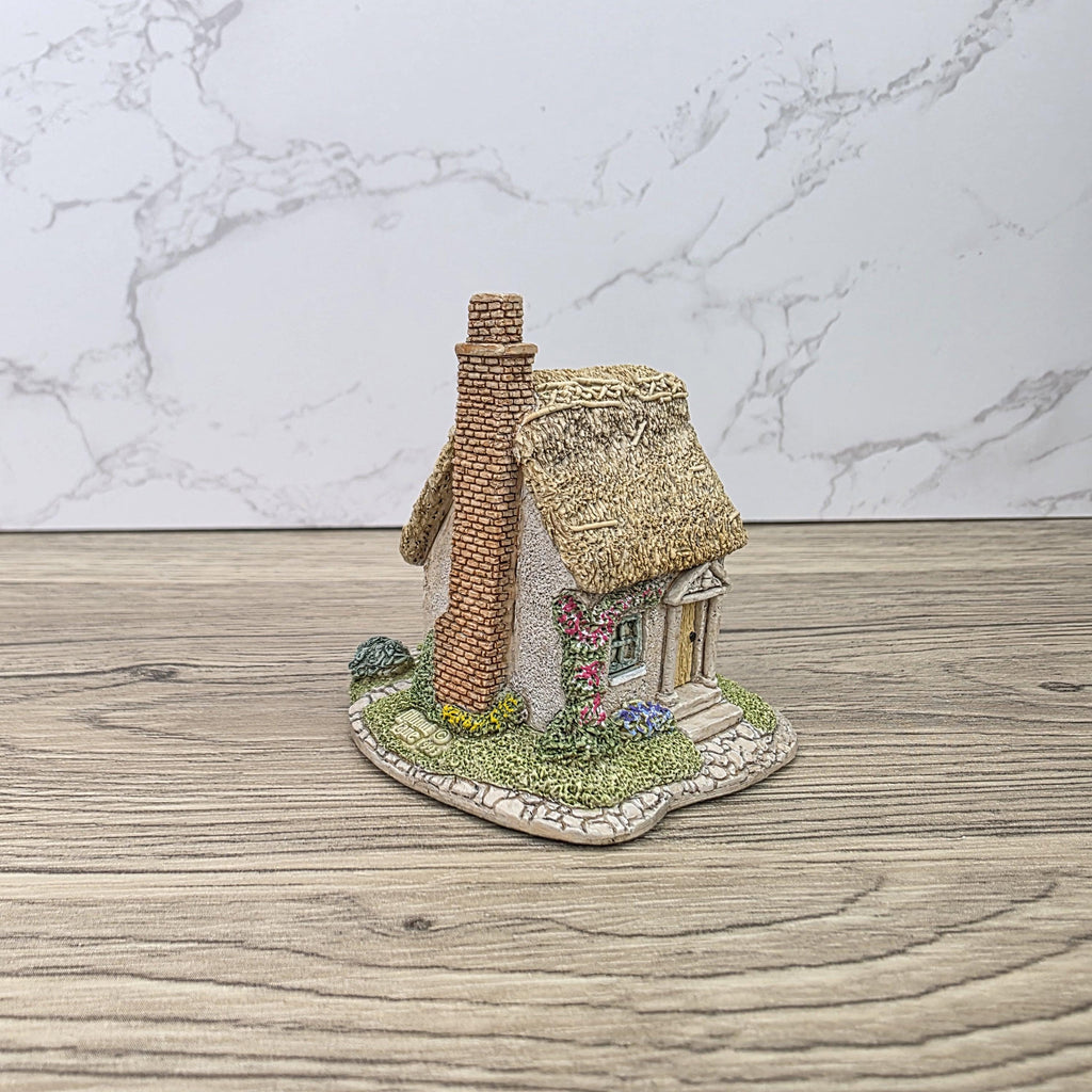 Lilliput Lane The Spinney Collectors Club 1993 Cottage Figurine With Box and Certificates