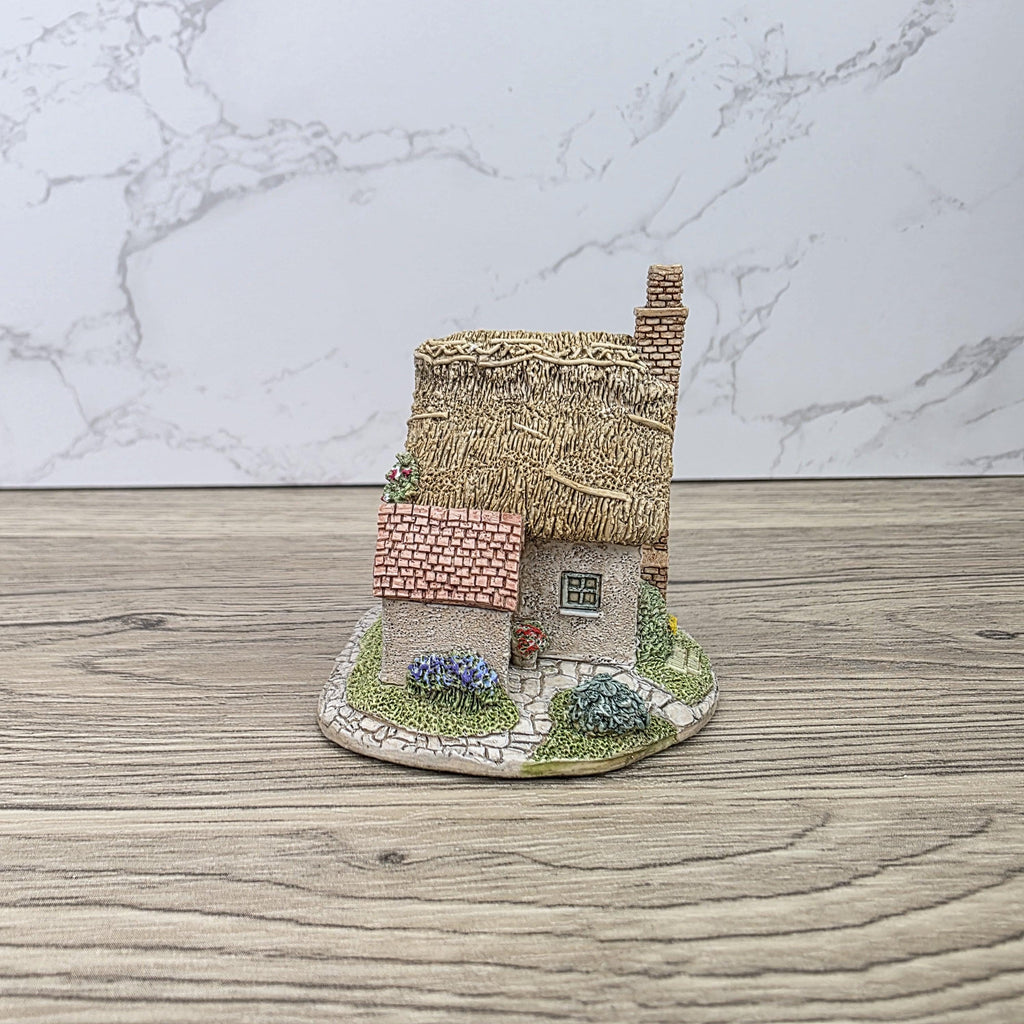 Lilliput Lane The Spinney Collectors Club 1993 Cottage Figurine With Box and Certificates