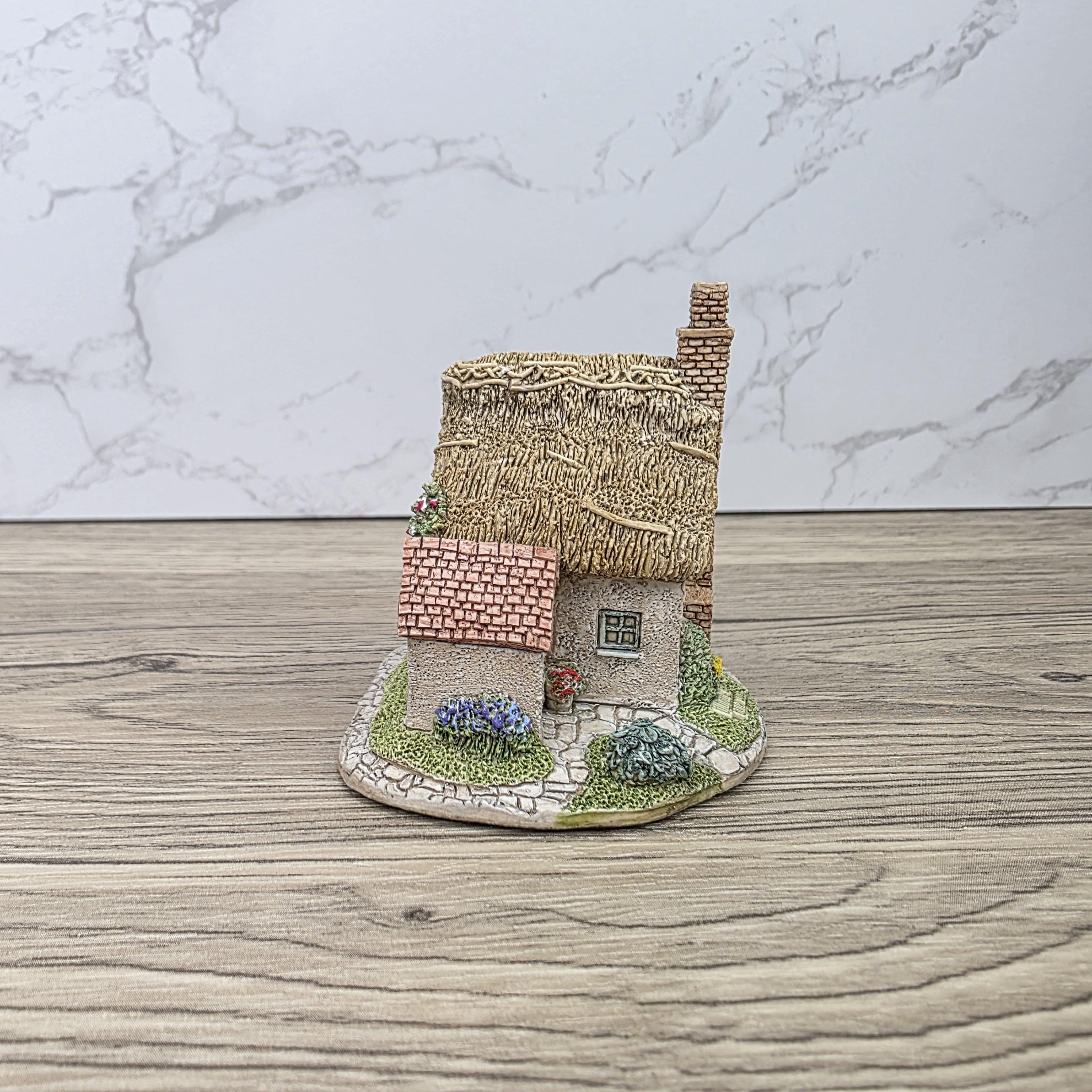 Lilliput Lane The Spinney Collectors Club 1993 Cottage Figurine With Box and Certificates