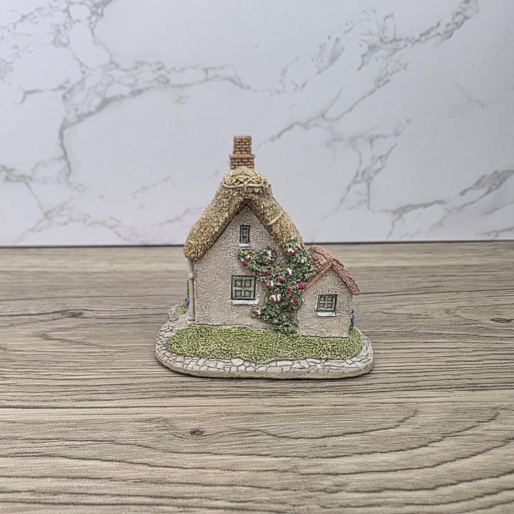 Lilliput Lane The Spinney Collectors Club 1993 Cottage Figurine With Box and Certificates