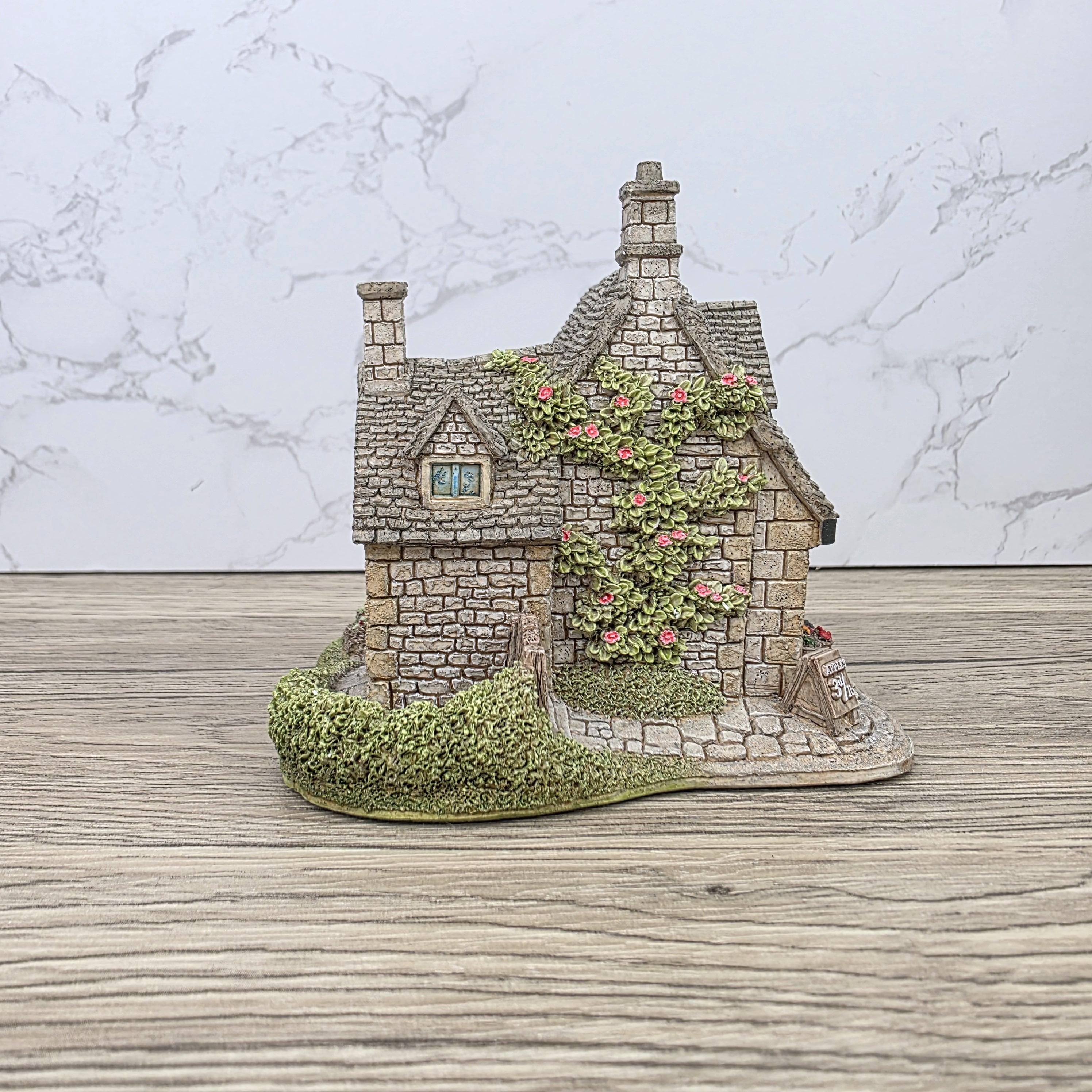 Vintage Lilliput Lane The Greengrocers 1991 Collectible Village Shops Cottage Figurine With Original Box and Deeds