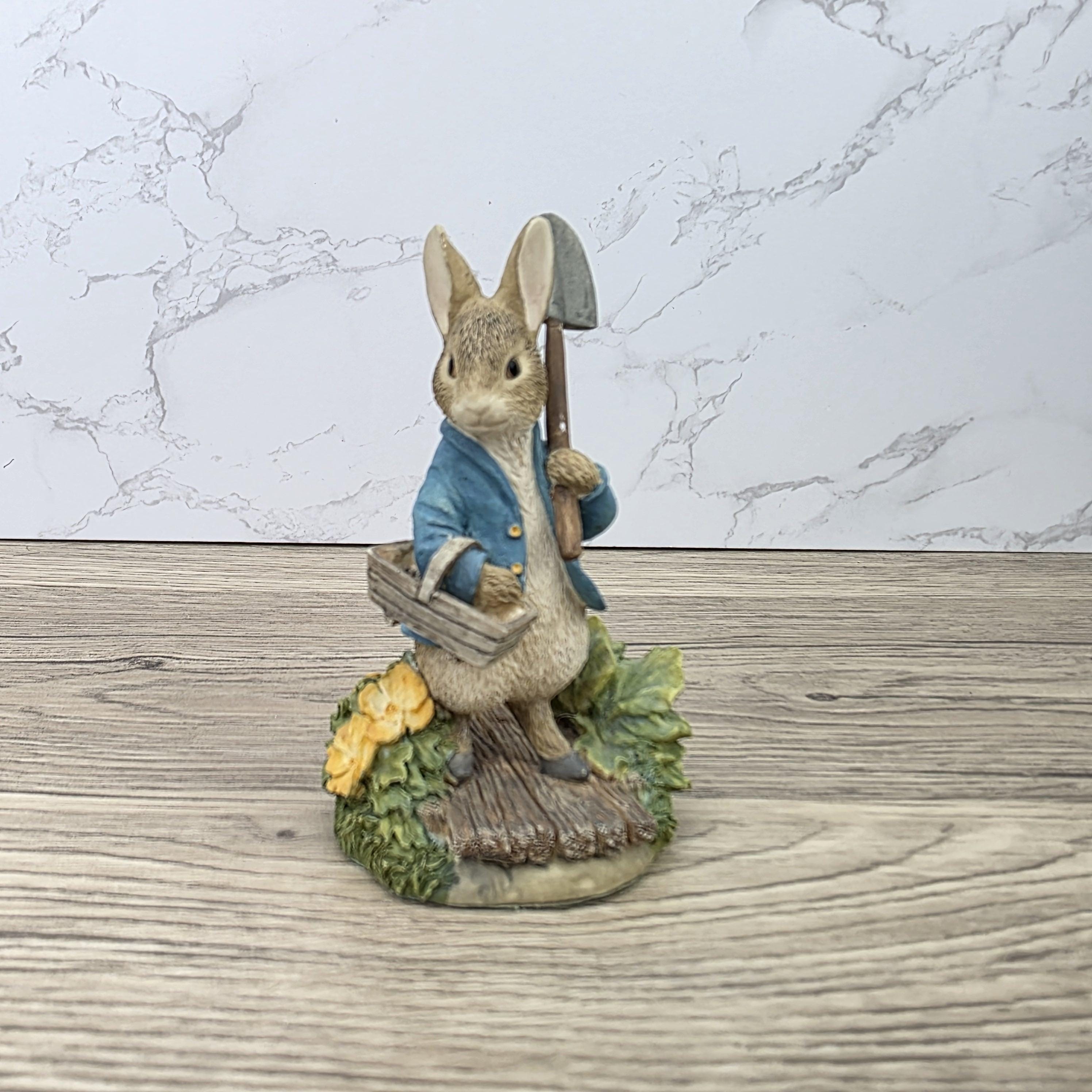 Vintage Peter Rabbit with Spade Figurine 2001 Beatrix Potter Border Fine Arts Resin Sculpture A0260