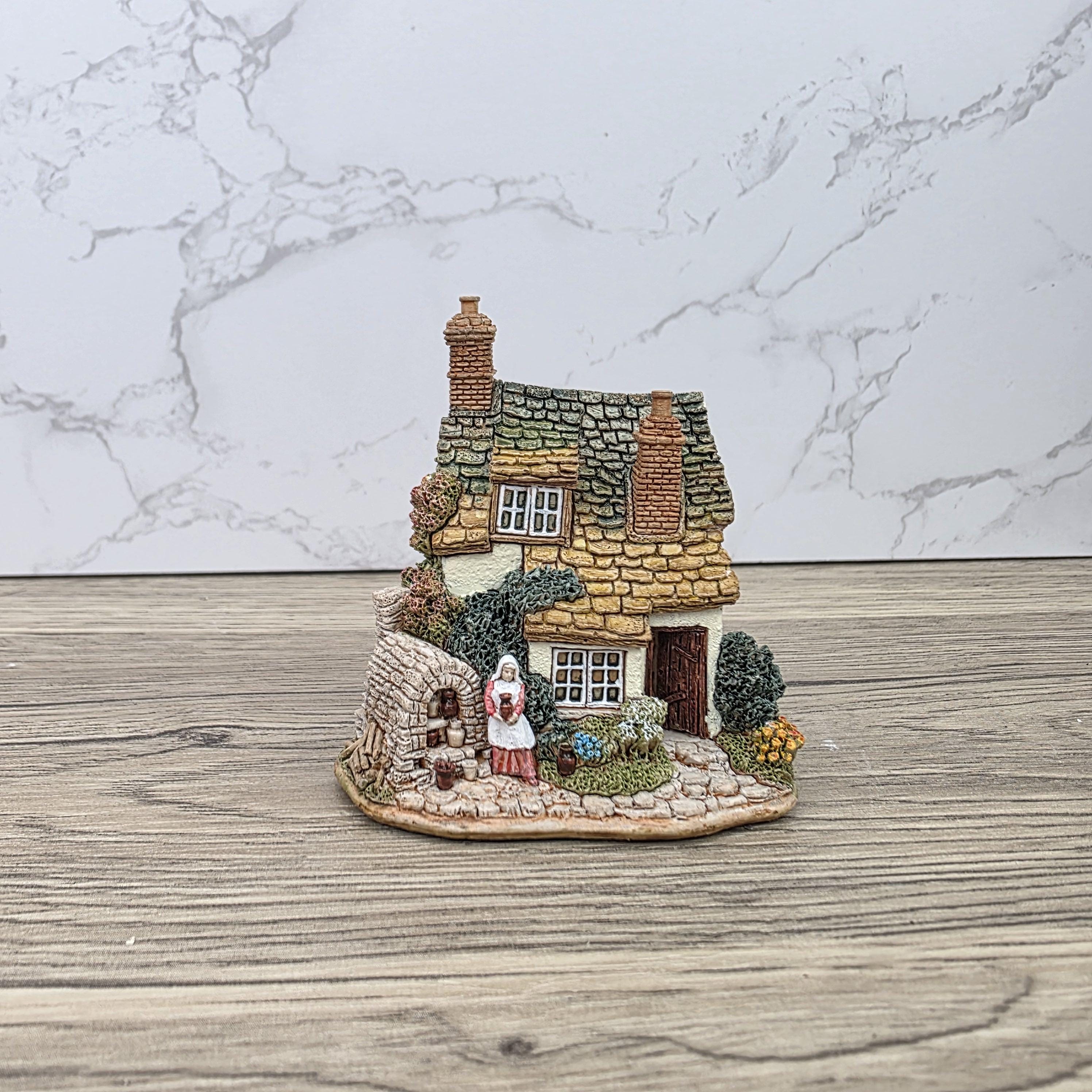 Vintage 1998 Lilliput Lane Kiln Cottage LN2124 Collectors Club Figurine With COA In Box